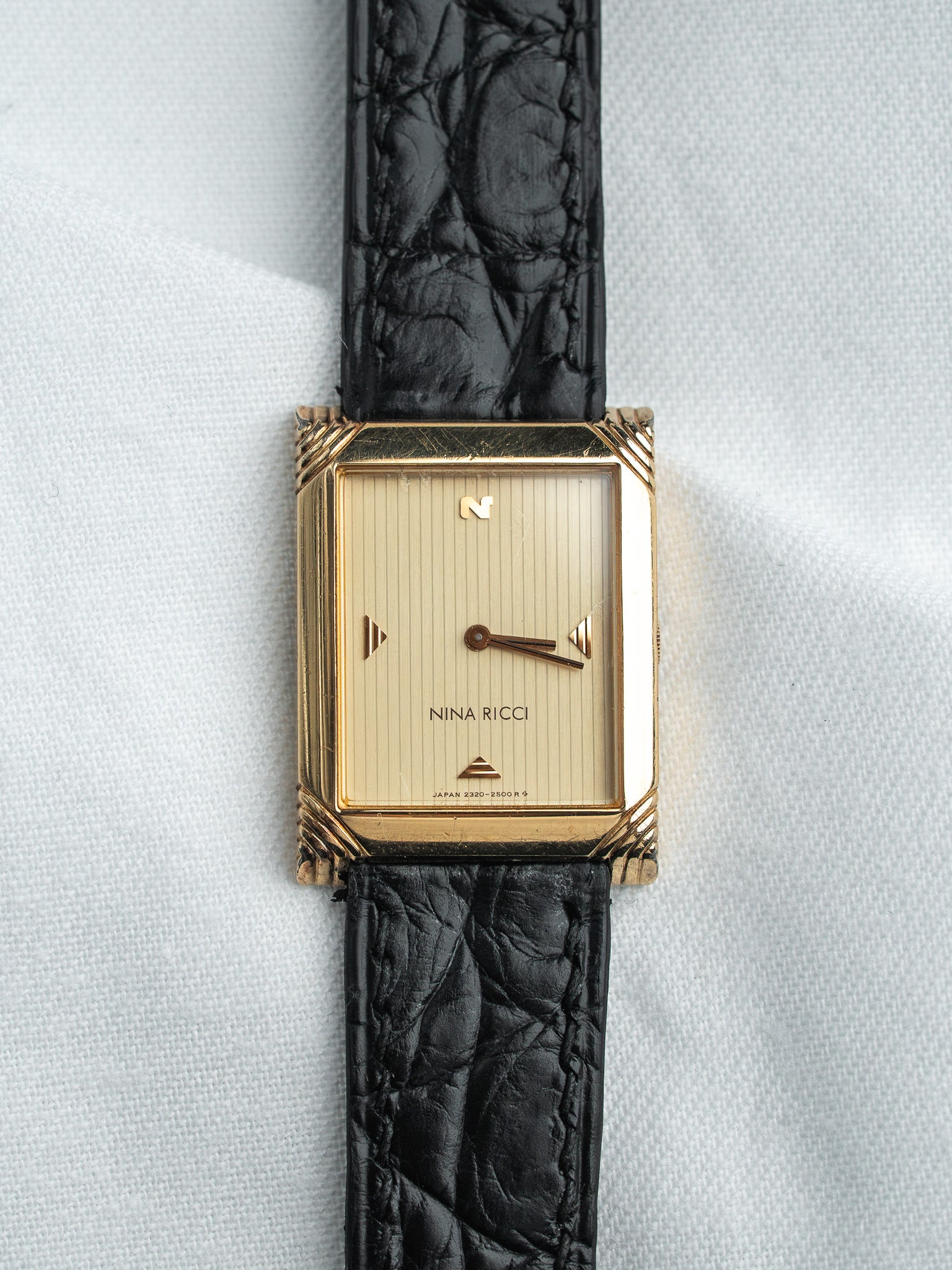 Nina Ricci Tank Watch 2320-6240 Gold-Plated — Striated Golden Dial (1991) 