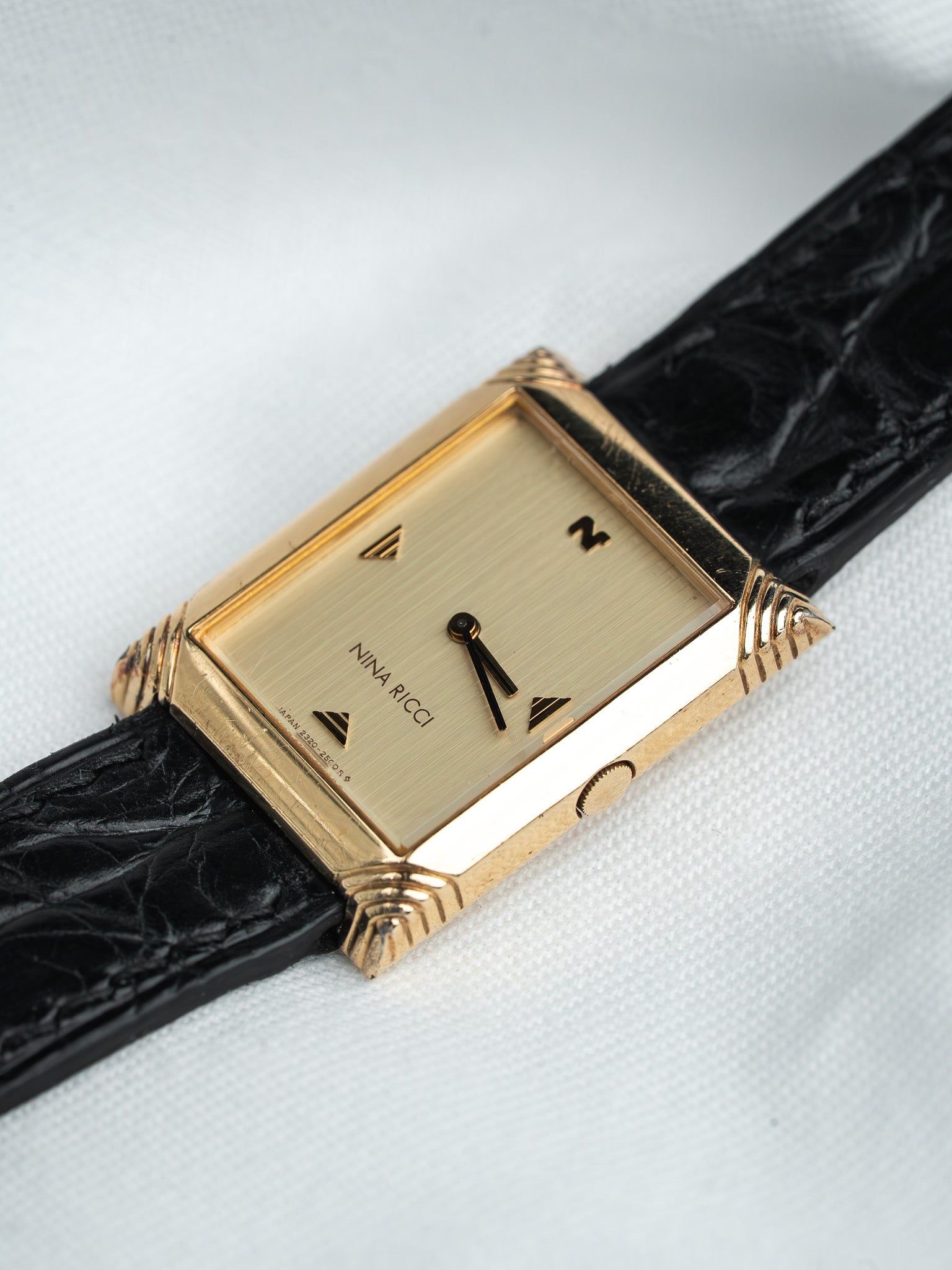 Nina Ricci Tank Watch 2320-6240 Gold-Plated — Striated Golden Dial (1991) 