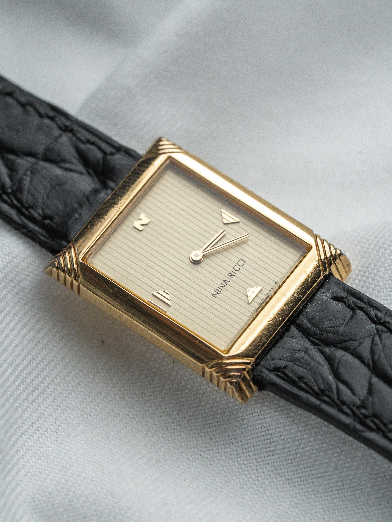 Nina Ricci Tank Watch 2320-6240 Gold-Plated — Striated Golden Dial (1991) 