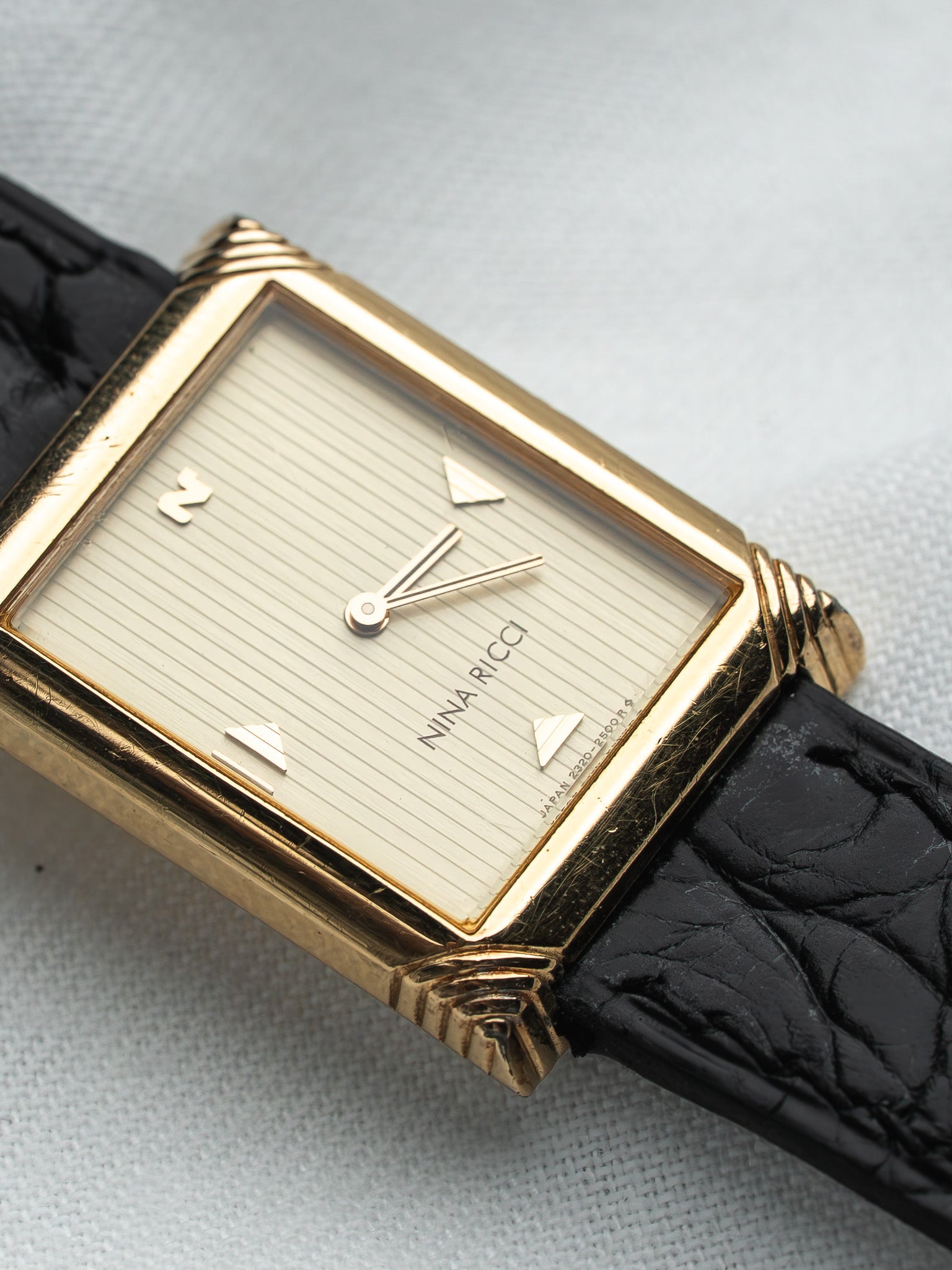Nina Ricci Tank Watch 2320-6240 Gold-Plated — Striated Golden Dial (1991) 