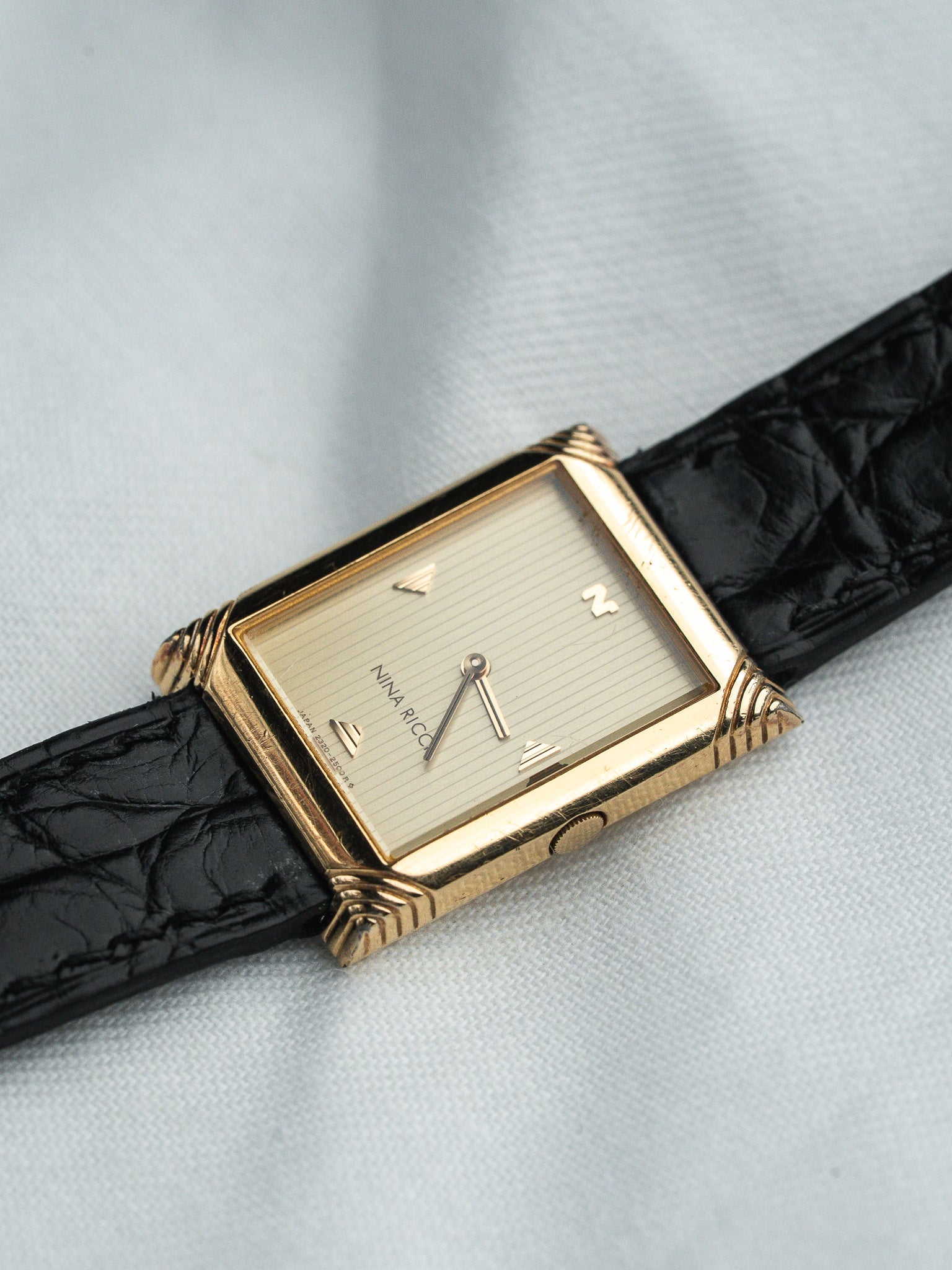 Nina Ricci Tank Watch 2320-6240 Gold-Plated — Striated Golden Dial (1991) 