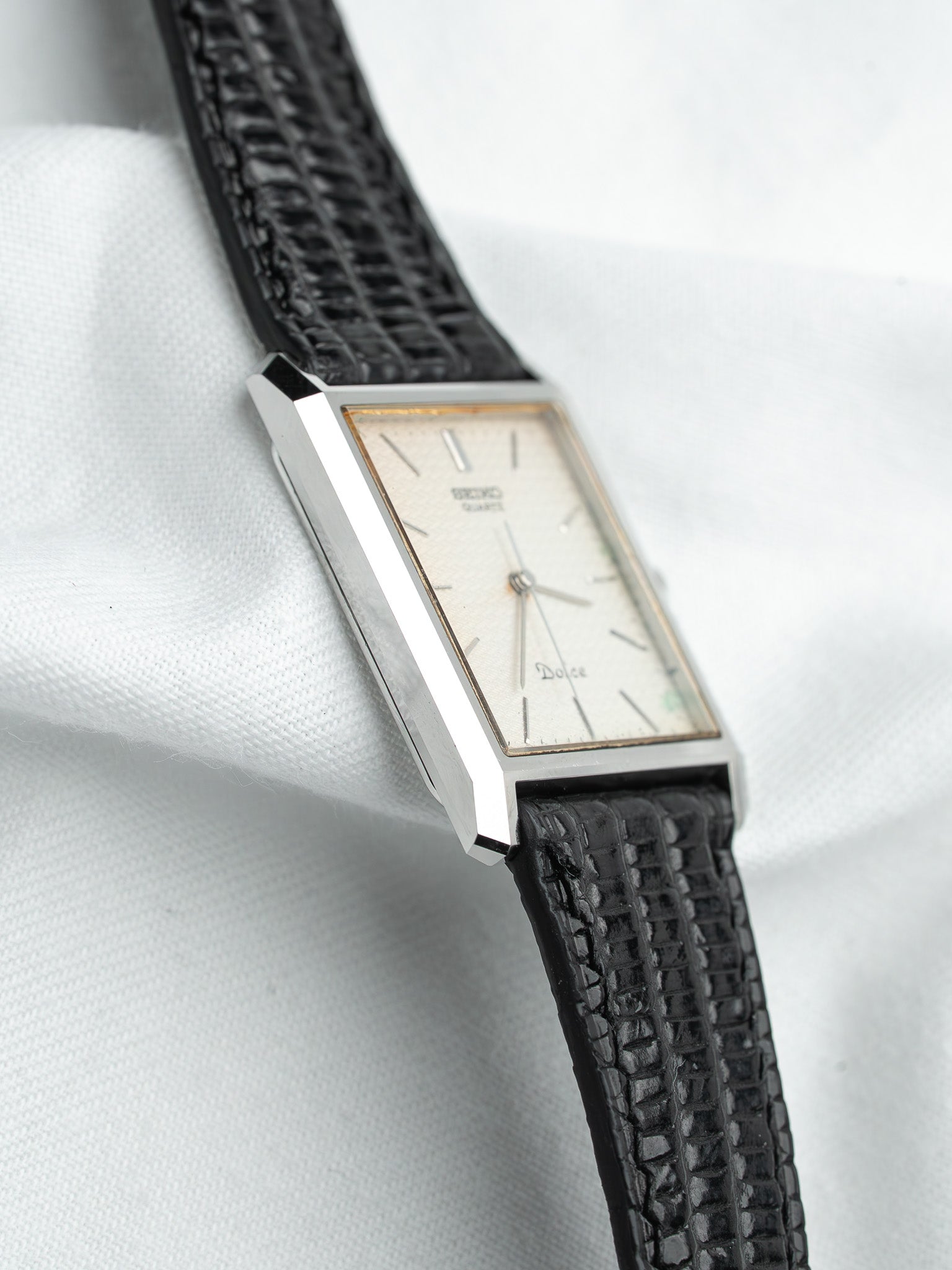 Seiko Dolce 9521-5160 Carrée Acier — Cadran Gaufré Or (1983)
