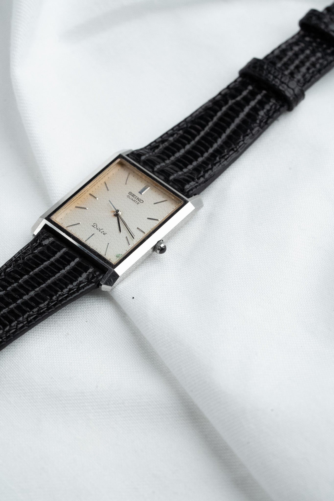 Seiko Dolce 9521-5160 Carrée Acier — Cadran Gaufré Or (1983)