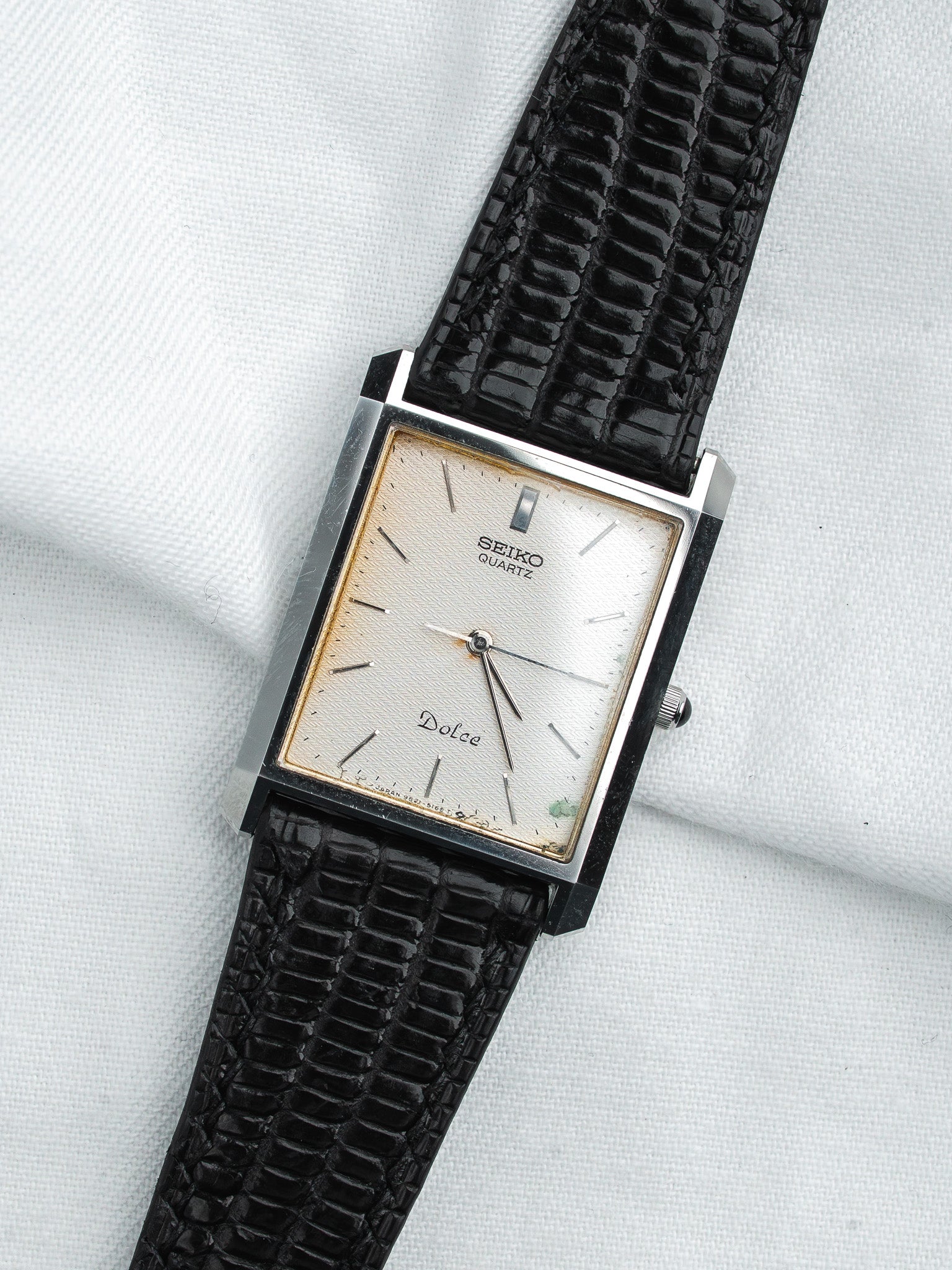 Seiko Dolce 9521-5160 Carrée Acier — Cadran Gaufré Or (1983)