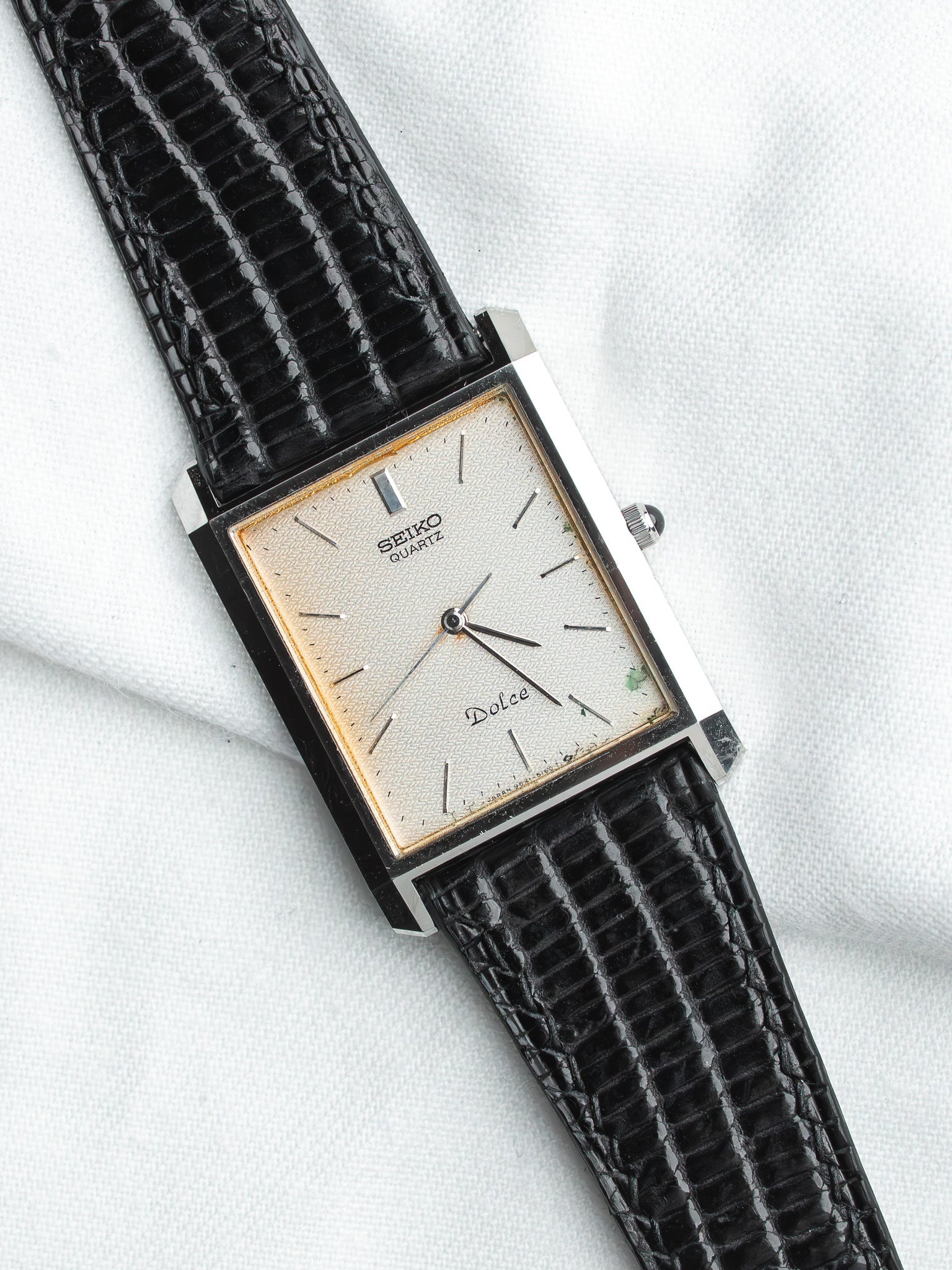 Seiko Dolce 9521-5160 Carrée Acier — Cadran Gaufré Or (1983)