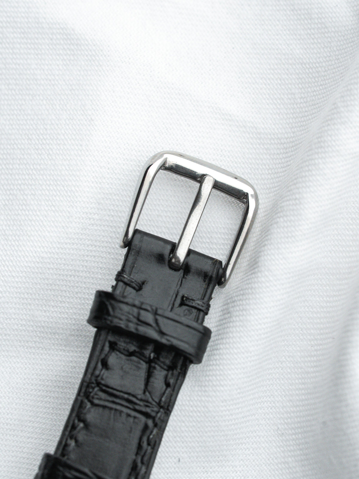 Bracelet de montre en cuir d’alligator noir avec boucle argentée polie