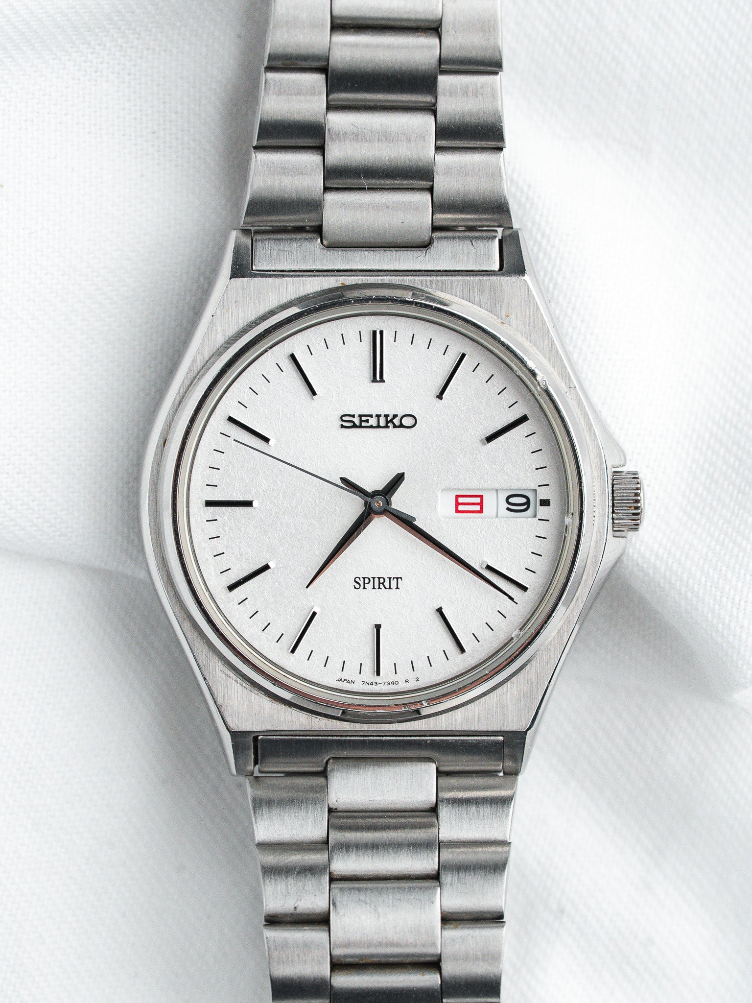 Seiko Spirit 7N43-7180 Steel — Sandblasted White Dial Kanji Day