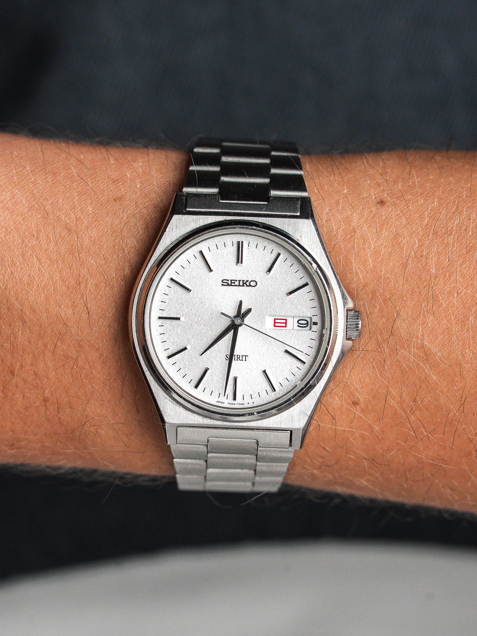 Seiko Spirit 7N43-7180 Acier — Cadran Blanc Sablé Jour Kanji (1998)