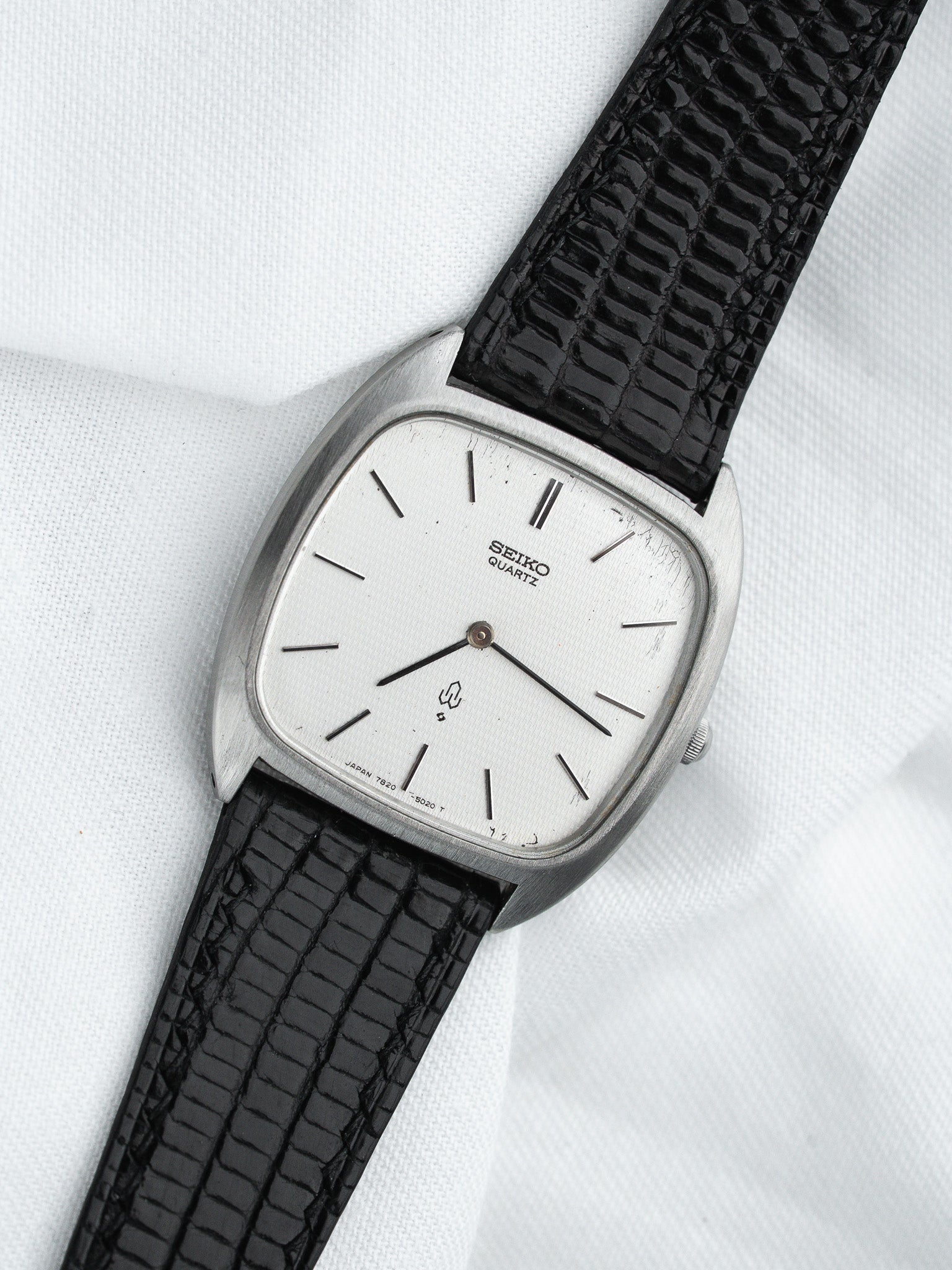 Seiko 7820-5020 Coussin Acier — Cadran Gaufré Argenté (1987)