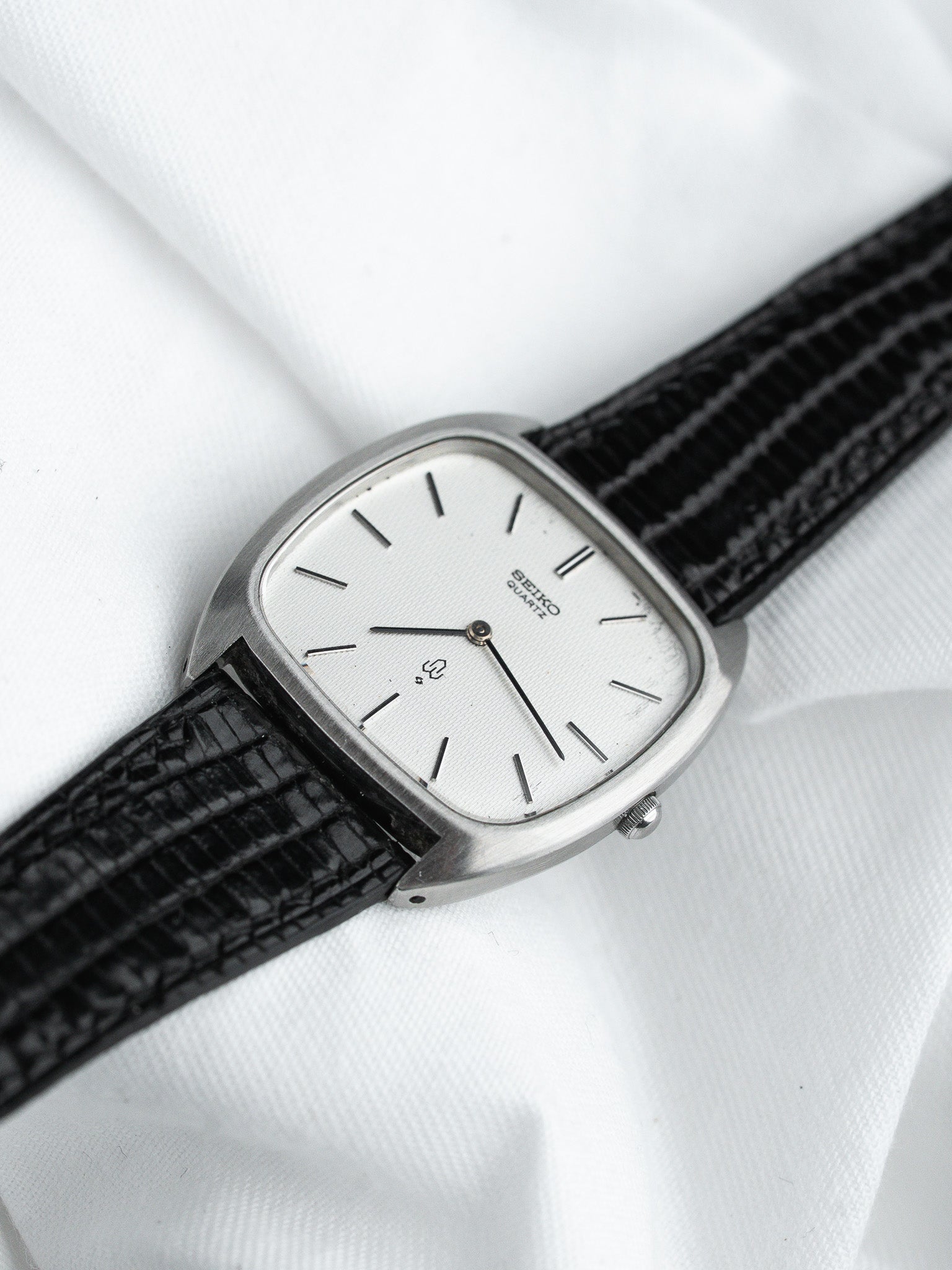 Seiko 7820-5020 Coussin Acier — Cadran Gaufré Argenté (1987)