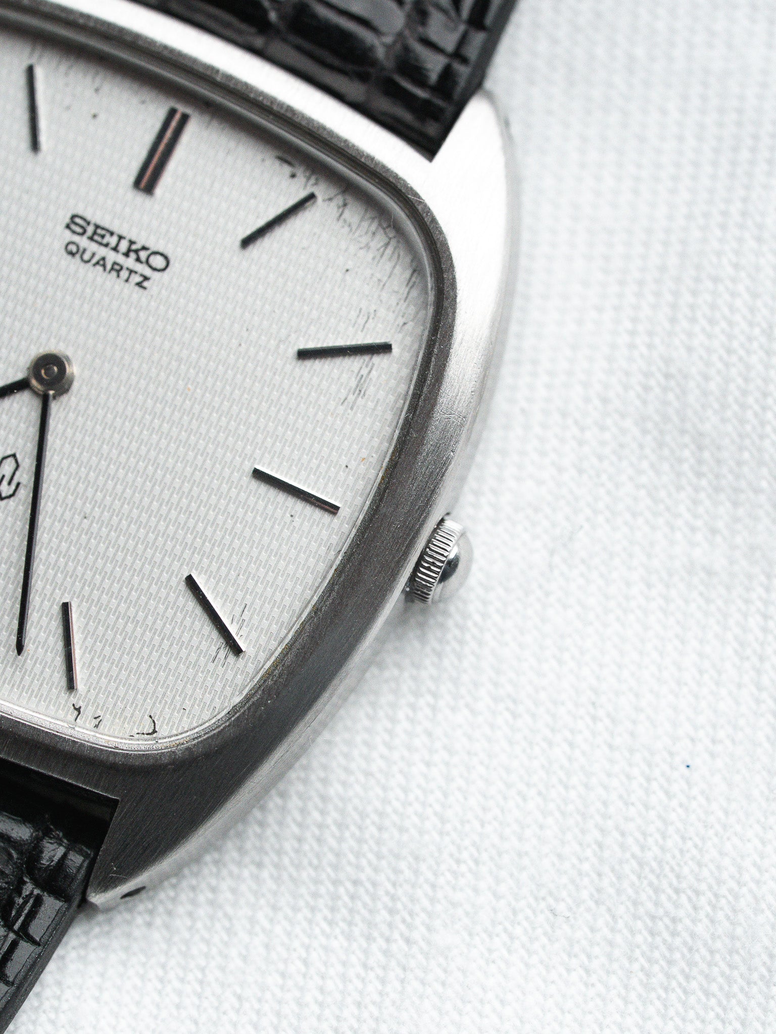 Seiko 7820-5020 Coussin Acier — Cadran Gaufré Argenté (1987)