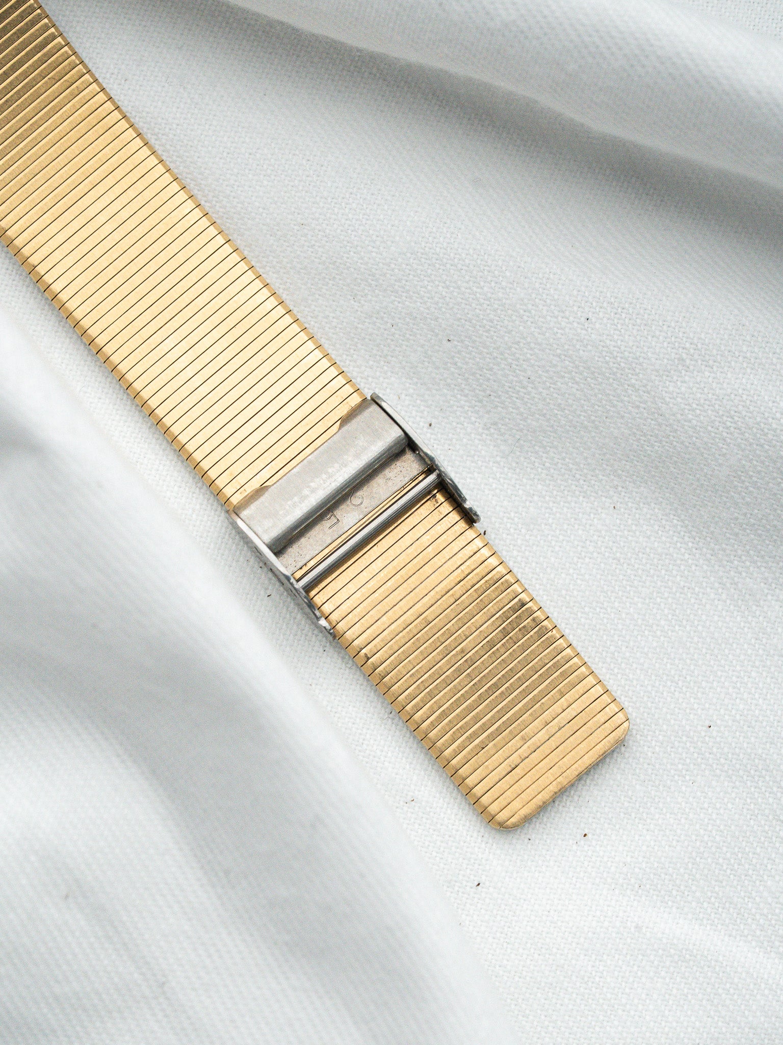 Seiko 7430-5540 Rectangulaire Plaqué Or — Cadran Or Soleillé (1984)