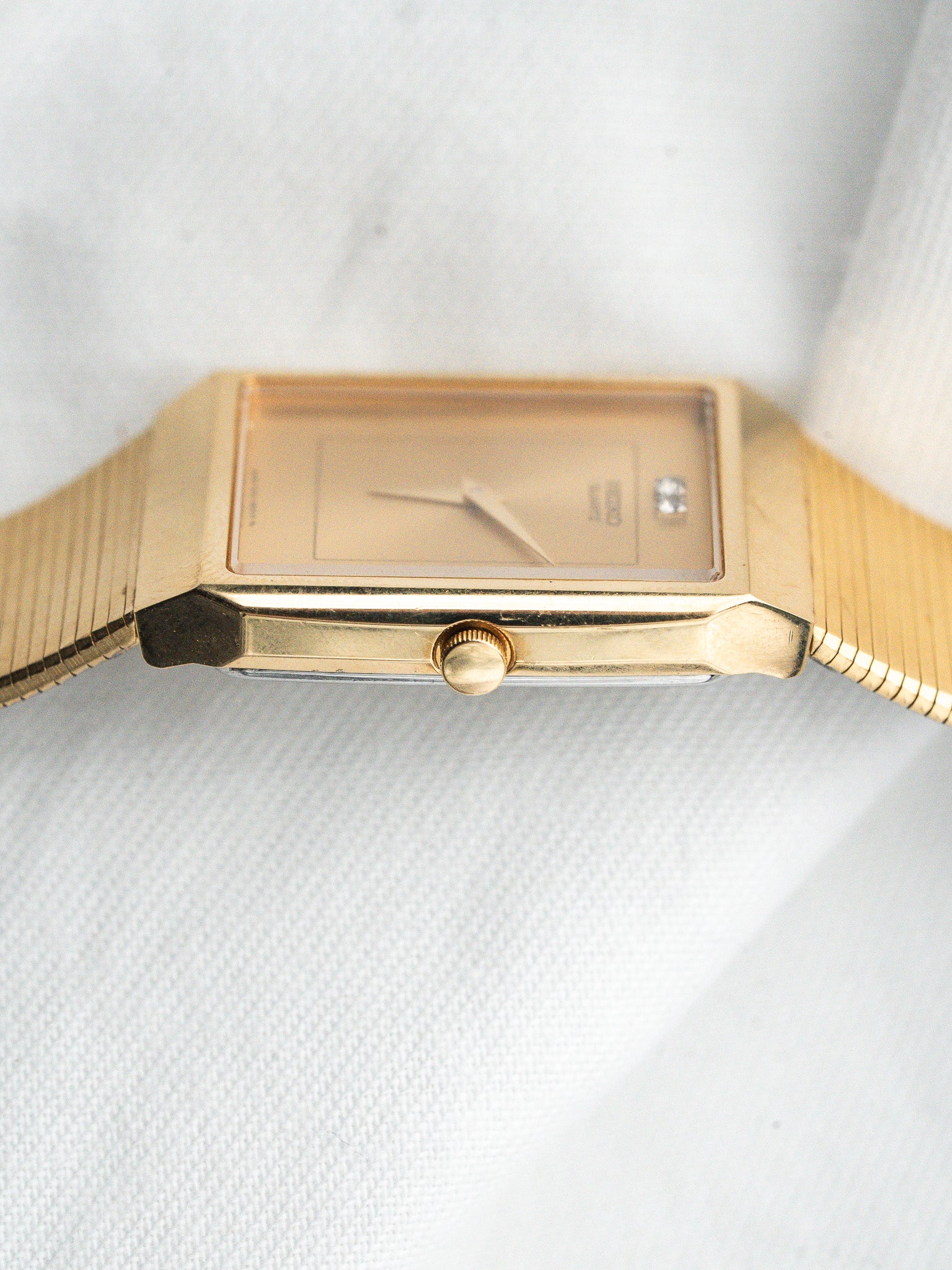 Seiko 7430-5540 Rectangulaire Plaqué Or — Cadran Or Soleillé (1984)