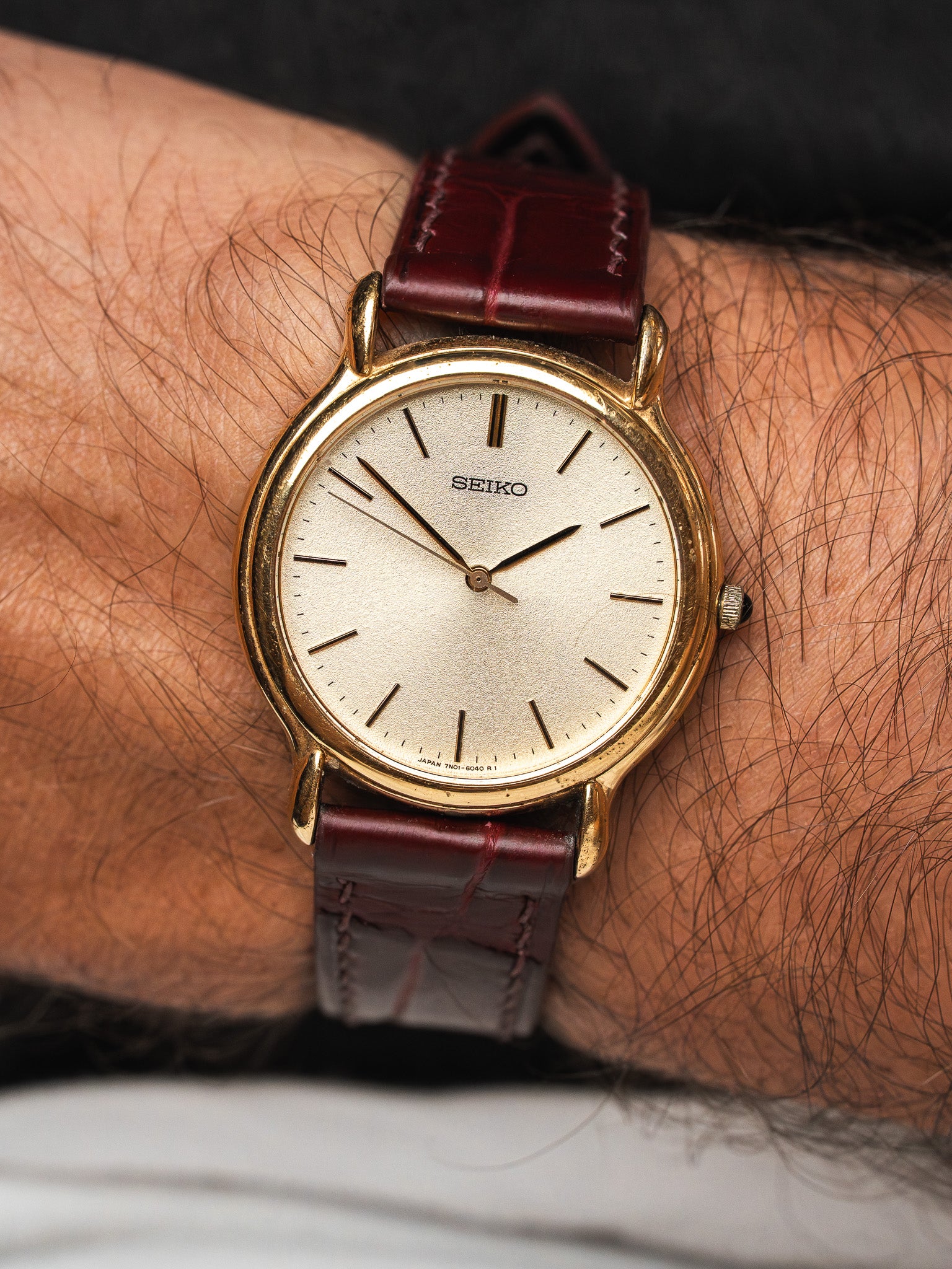 Seiko 7N01-6030 Redondo Chapado en oro — Esfera dorada arenada (2001) 