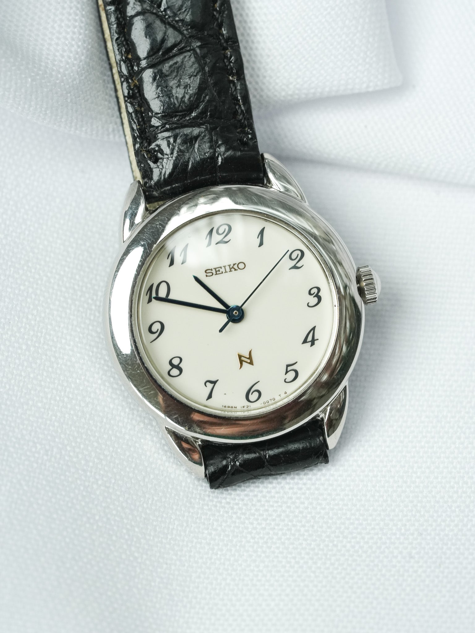 Vintage Seiko Watch - Round Steel Cow Horn Lugs (1994) 