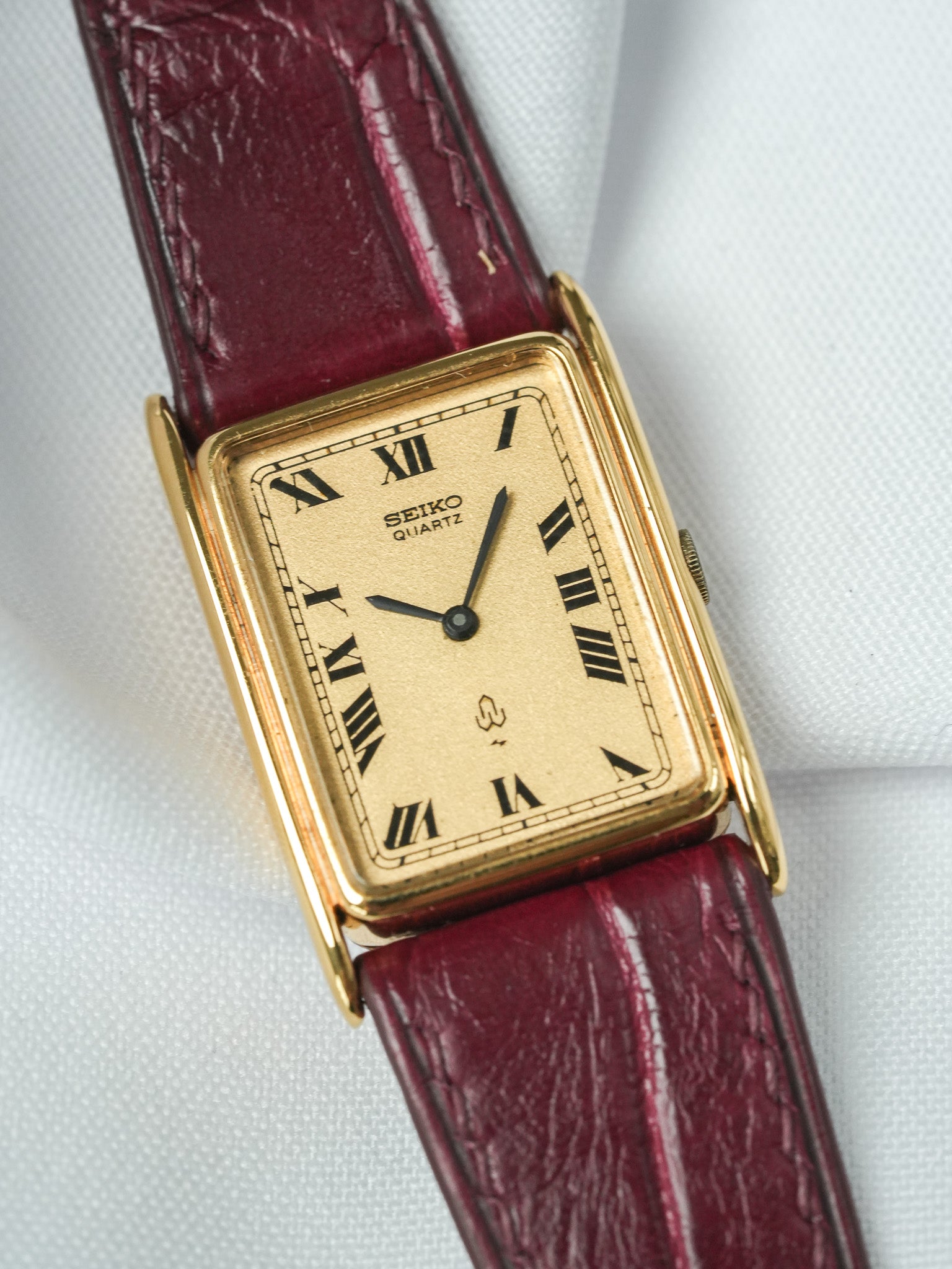 Винтажные часы Seiko — Tank с позолоченным римским циферблатом (1987) 