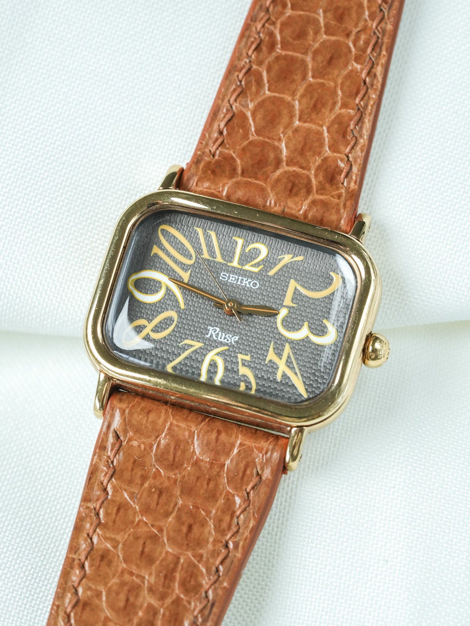 Montre Seiko Ruse Vintage - Tank TV plaqué Or (1994) - Atelier Victor