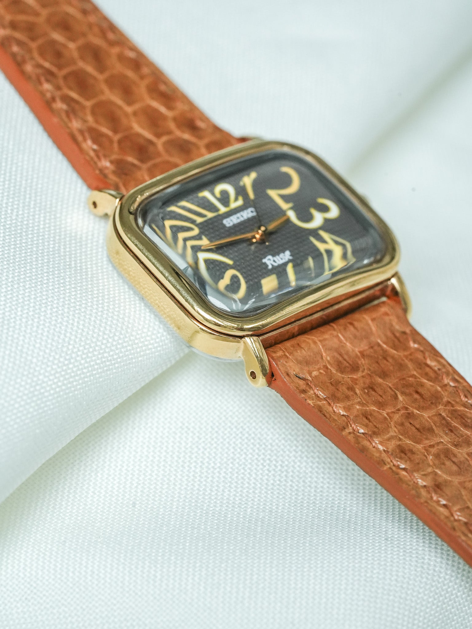 Montre Seiko Ruse Vintage - Tank TV plaqué Or (1994) - Atelier Victor