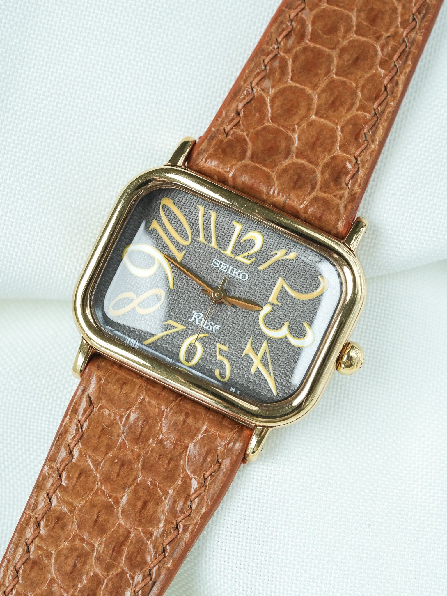 Montre Seiko Ruse Vintage - Tank TV plaqué Or (1994) - Atelier Victor