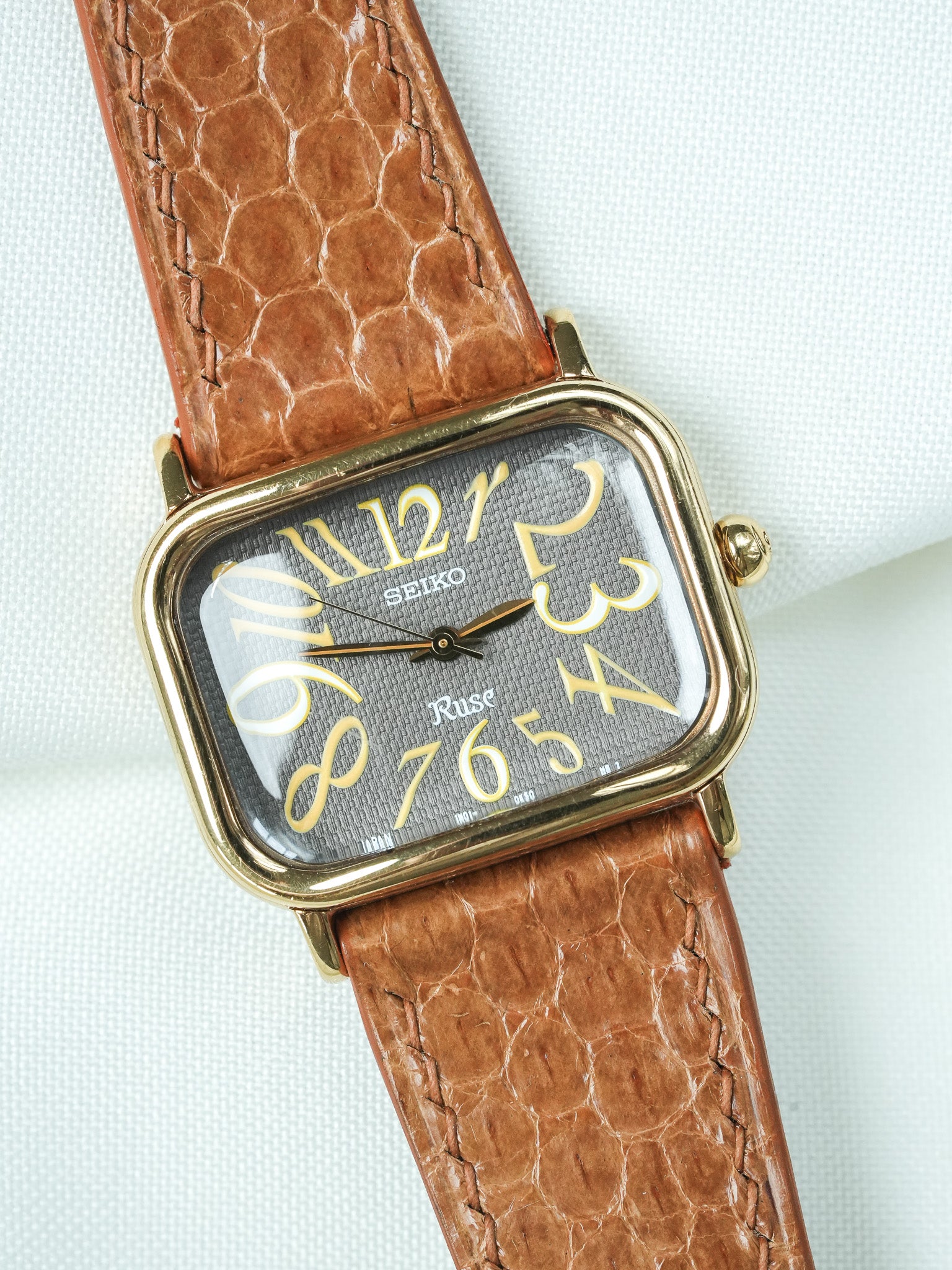 Montre Seiko Ruse Vintage - Tank TV plaqué Or (1994) - Atelier Victor