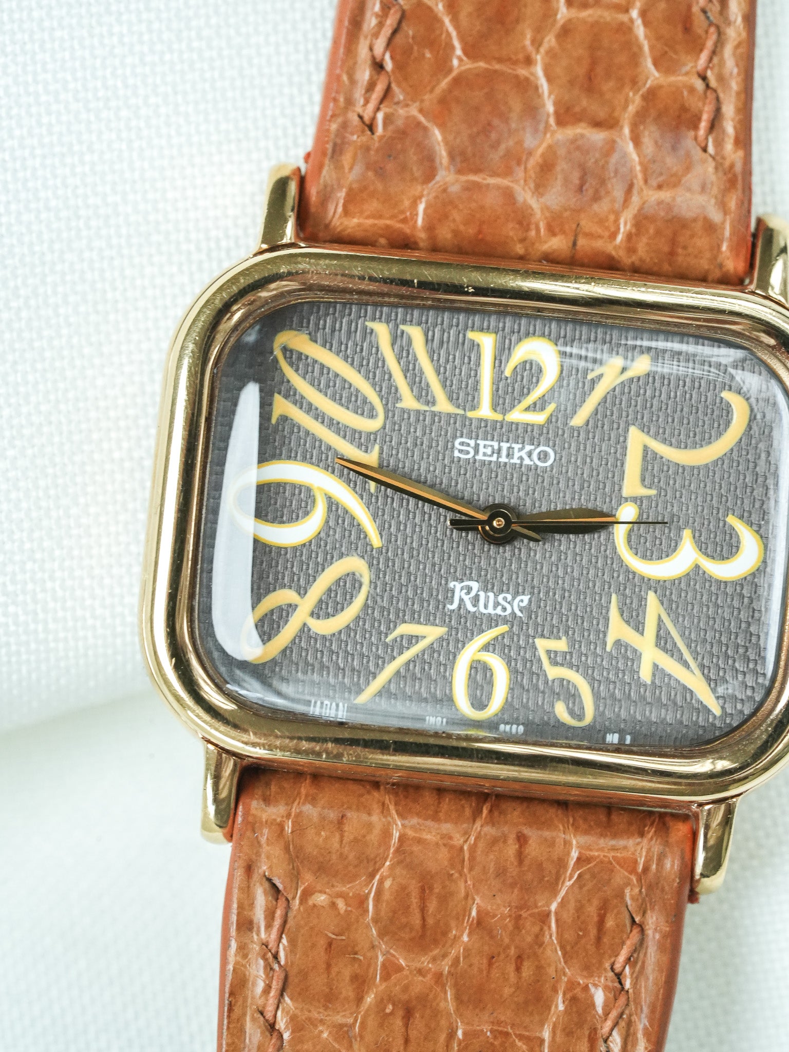 Montre Seiko Ruse Vintage - Tank TV plaqué Or (1994) - Atelier Victor