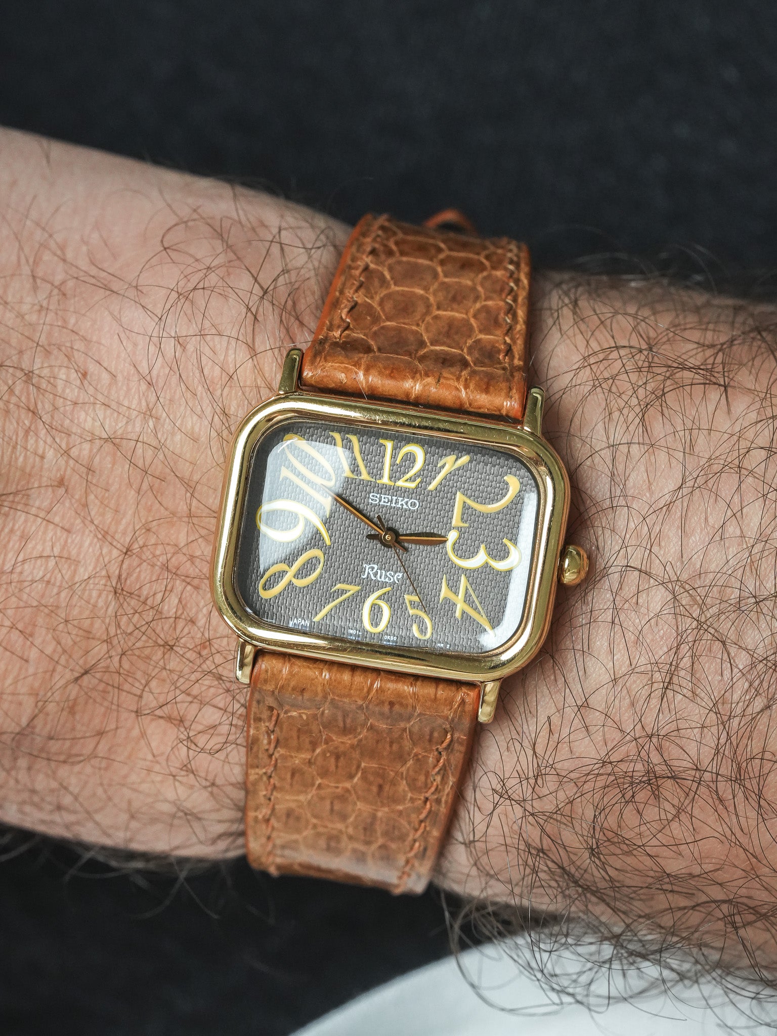 Vintage Ruse Seiko Watch - Tank Gold-Plated TV (1994) 