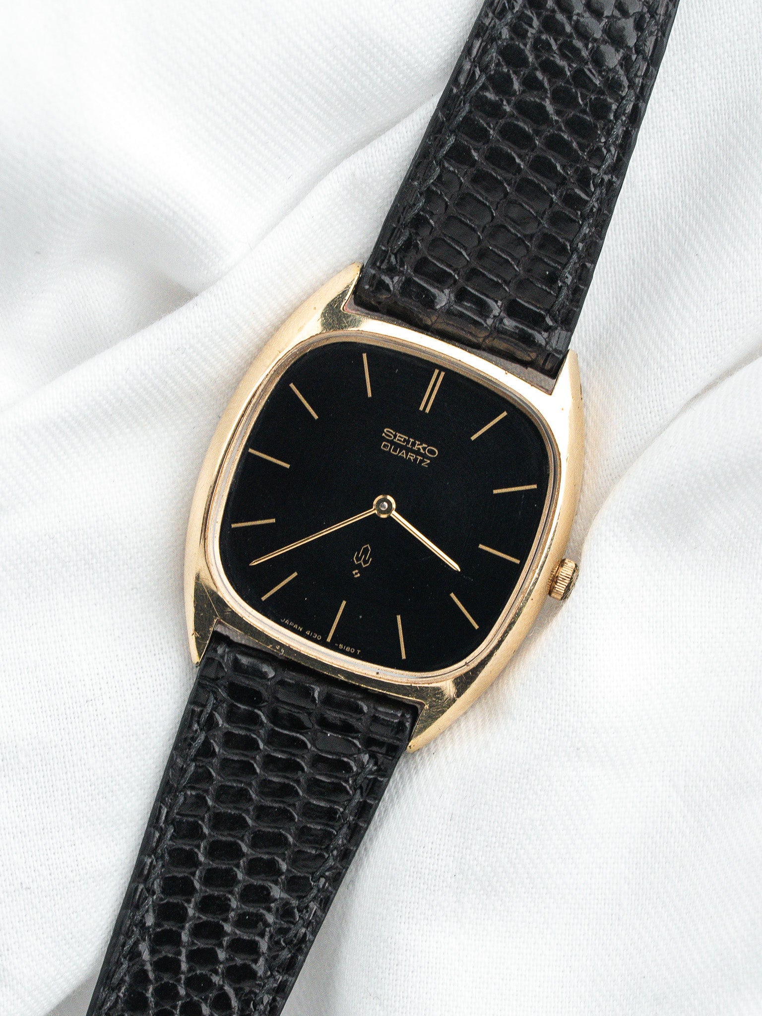 ساعة Seiko فينتاج Tonneau ذهب 4130-5180 — ميناء أسود (1976) 
