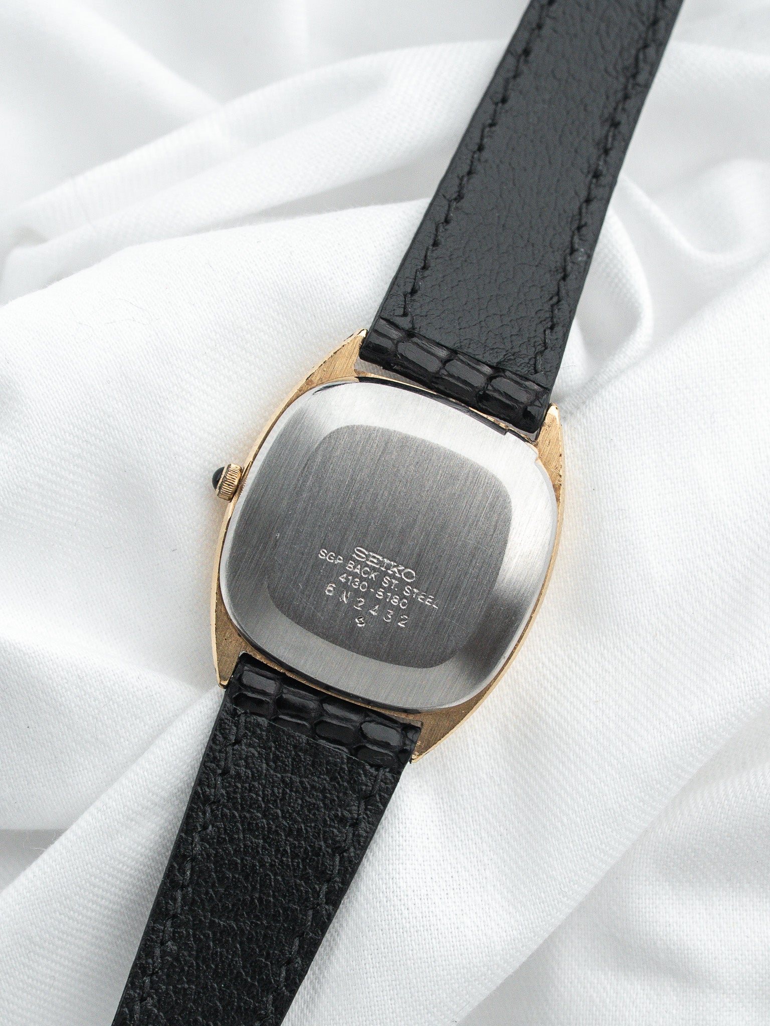 ساعة Seiko فينتاج Tonneau ذهب 4130-5180 — ميناء أسود (1976) 