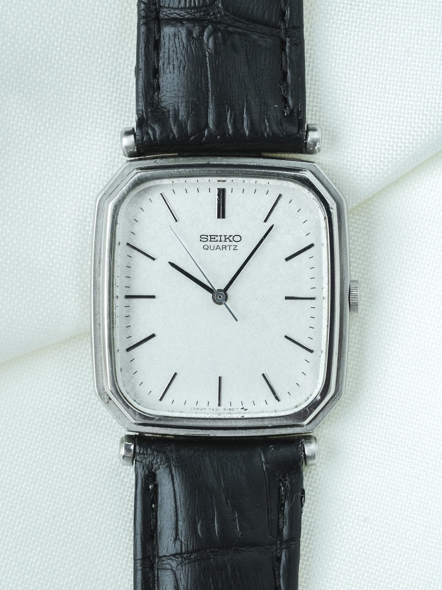 Montre Seiko Vintage - Tonneau Cornes Centrales Acier (1988) - Atelier Victor