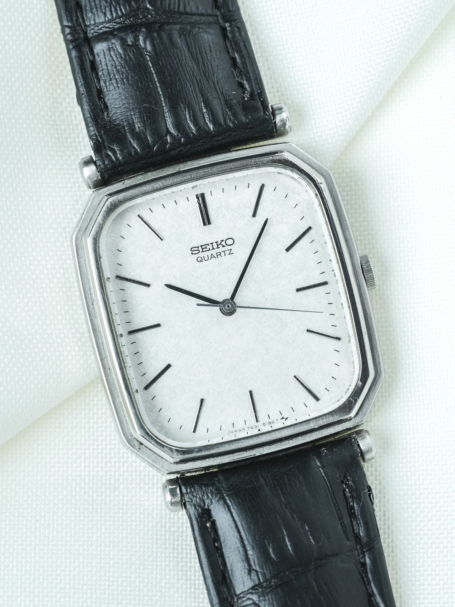 Montre Seiko Vintage - Tonneau Cornes Centrales Acier (1988) - Atelier Victor