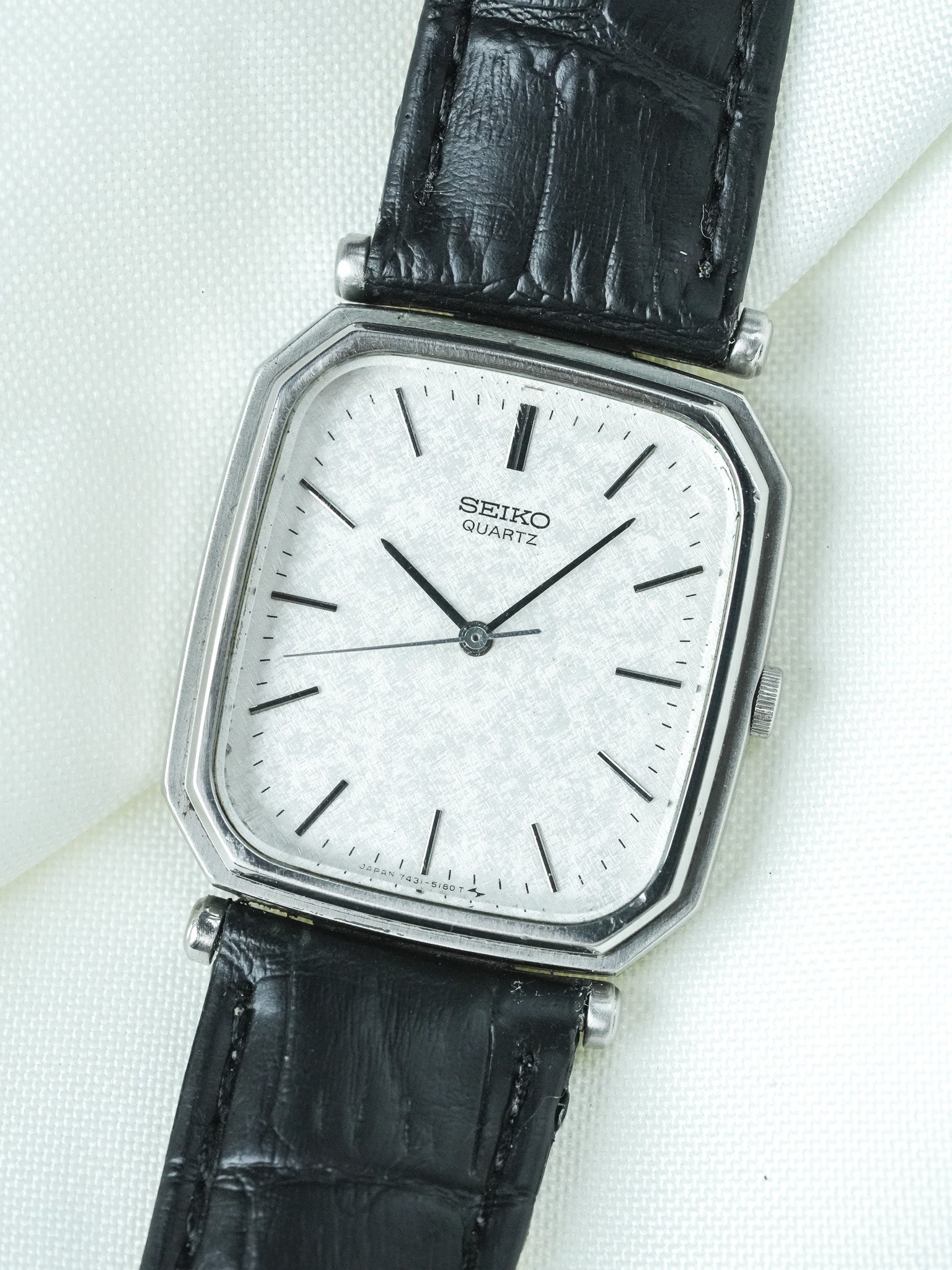 Montre Seiko Vintage - Tonneau Cornes Centrales Acier (1988) - Atelier Victor
