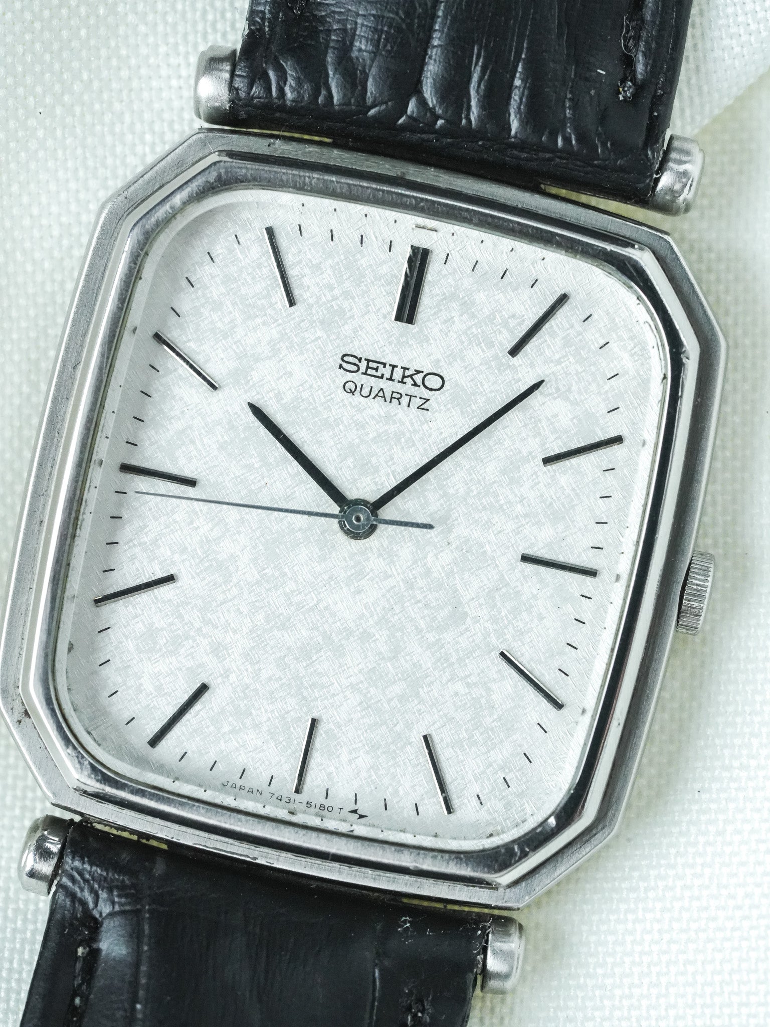 Montre Seiko Vintage - Tonneau Cornes Centrales Acier (1988) - Atelier Victor