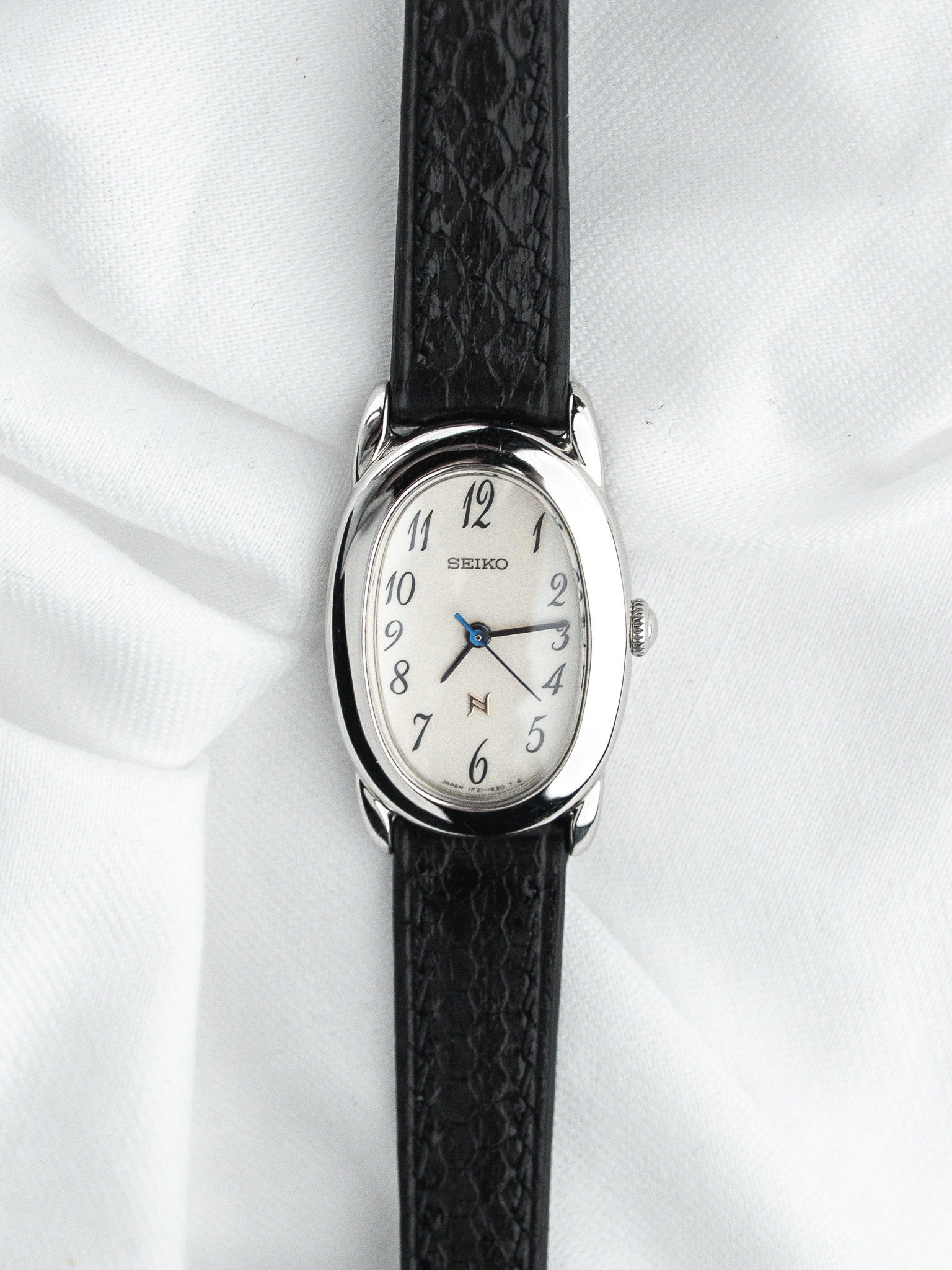 Seiko فينتاج 1F21-5B70 ساعة — Baignoire فولاذ (1994) 