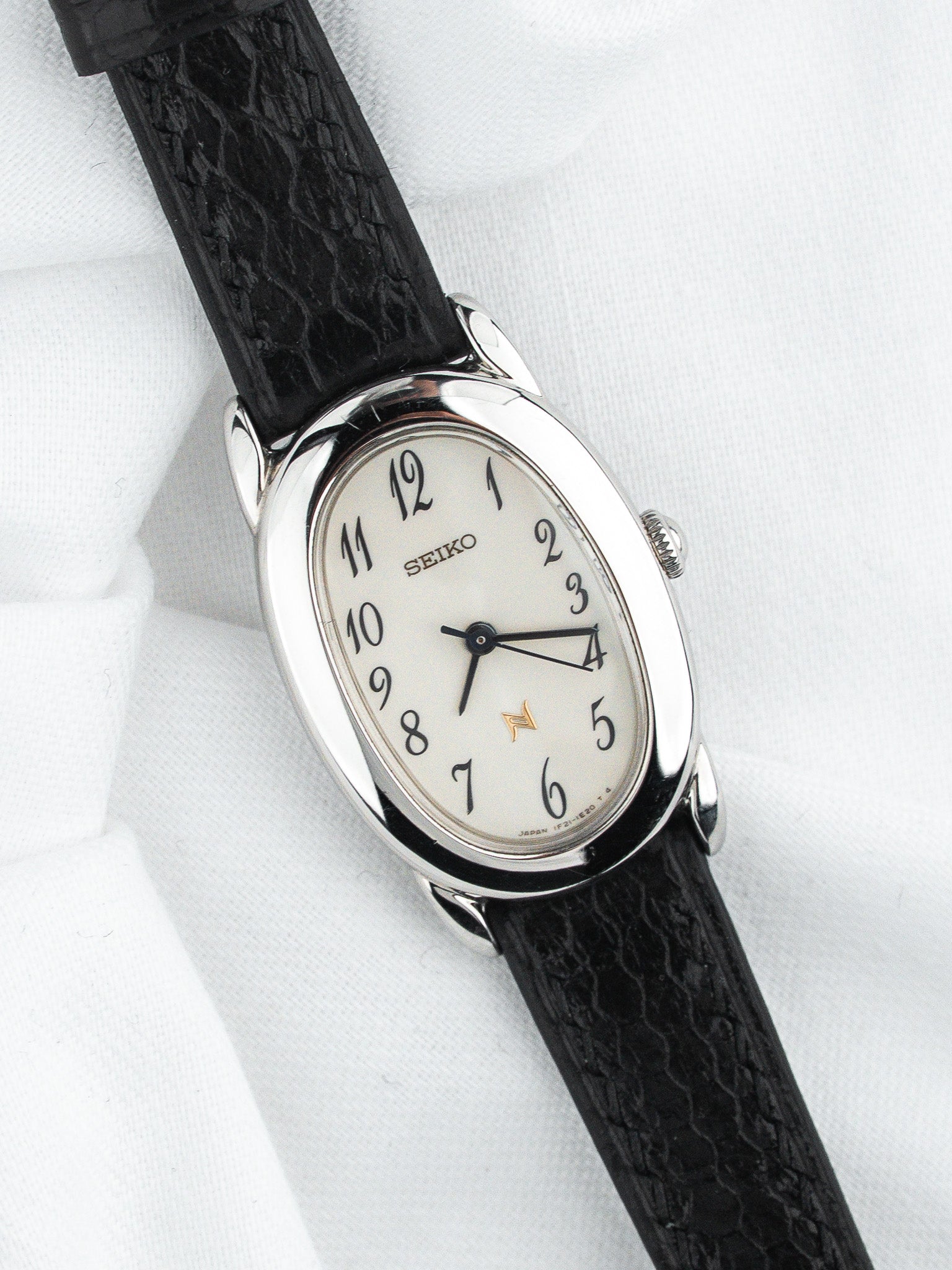 Seiko فينتاج 1F21-5B70 ساعة — Baignoire فولاذ (1994) 