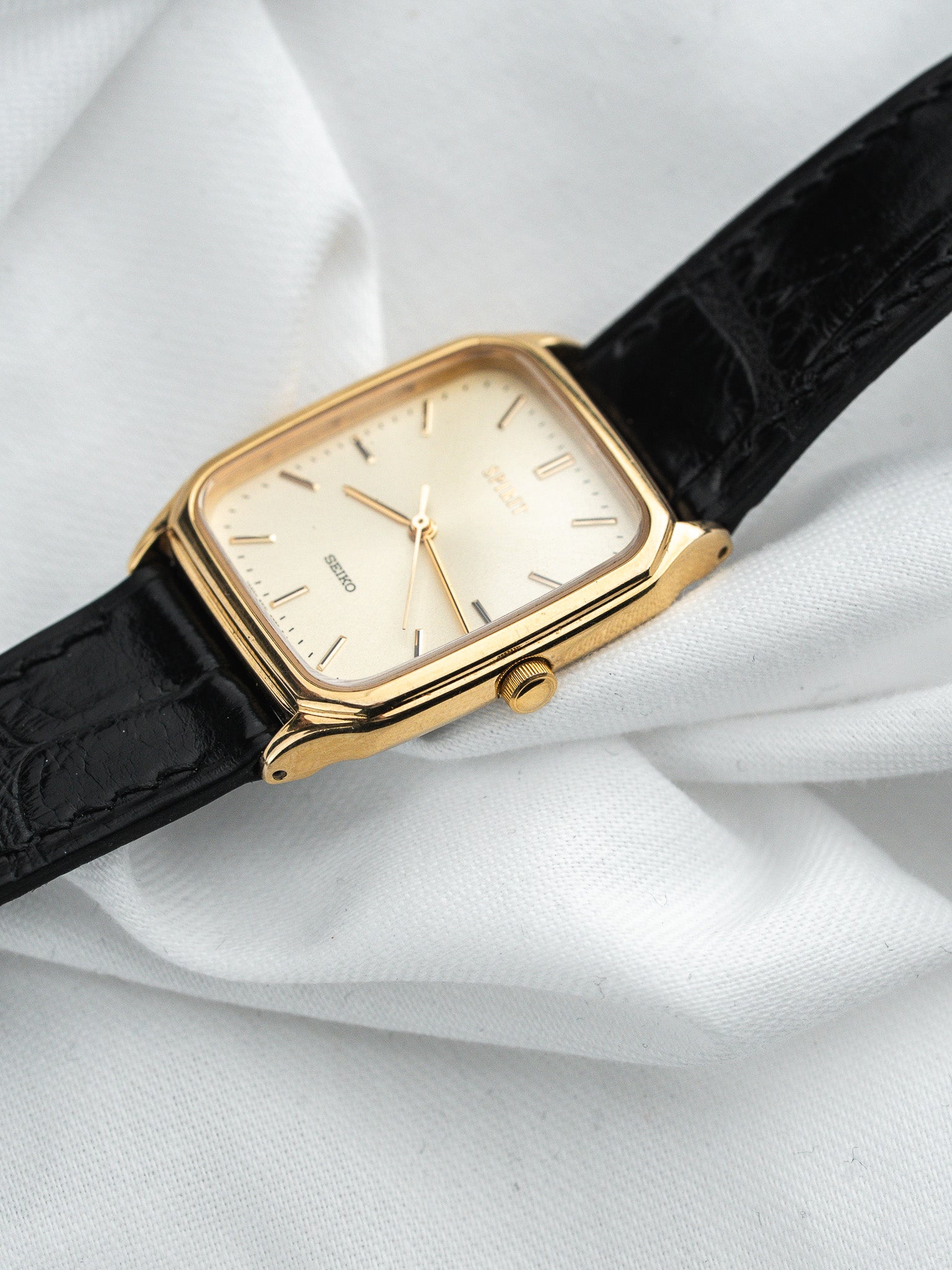 Seiko Vintage Spirit Watch 5E31-5B50 — Tank de Oro (1996) 