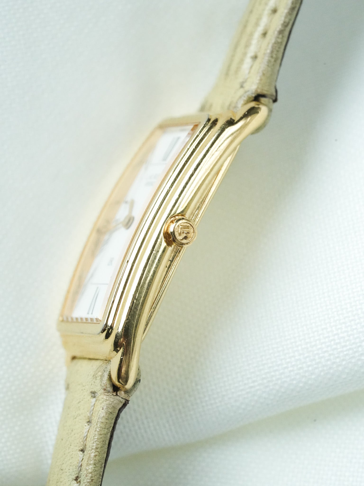 ساعة Seiko Laurel فينتاج - Tank معروضة "Stepped Case" من الذهب (1994) 