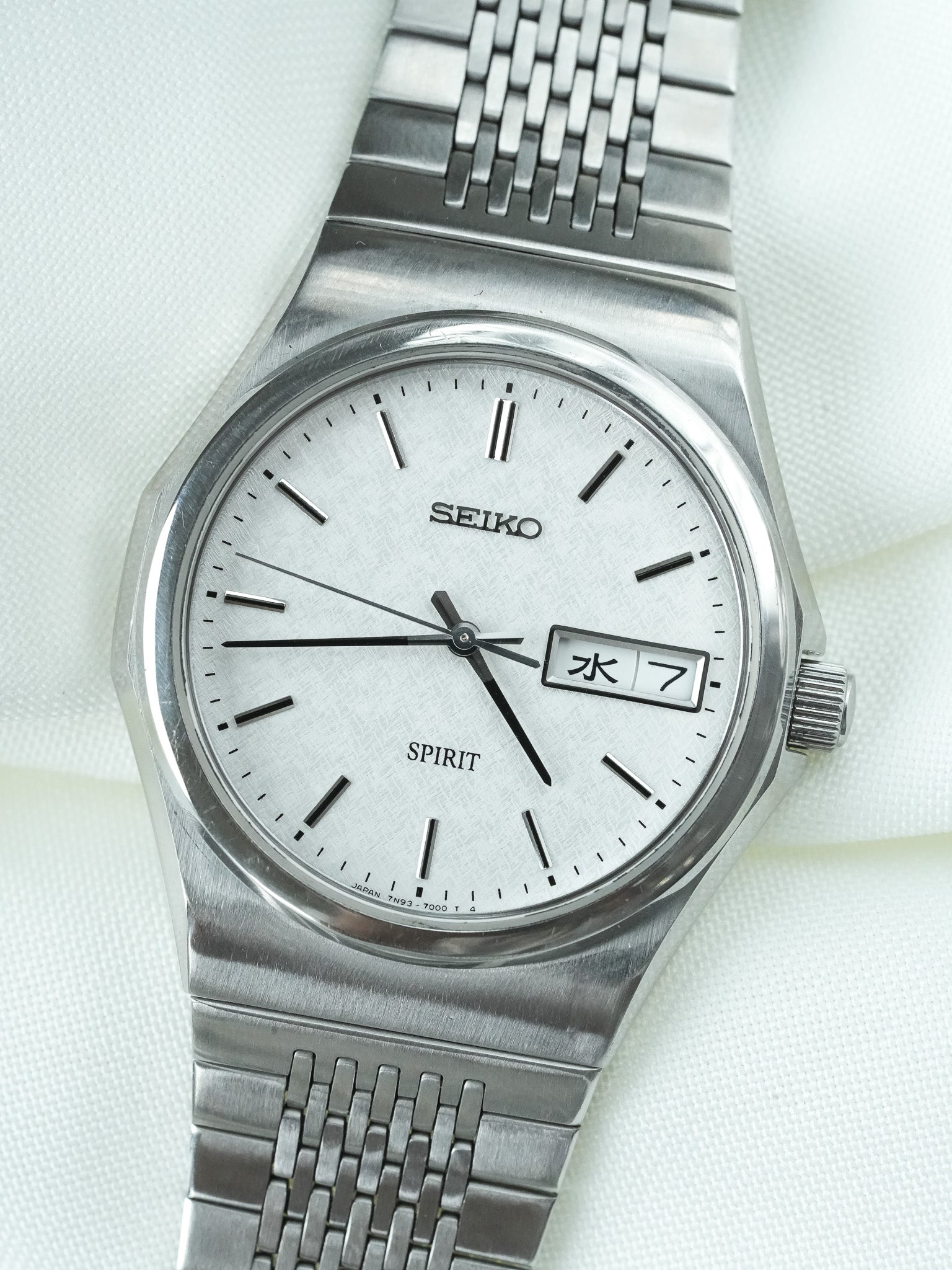 ساعة Seiko فينتاج Spirit - Daydate Kanji من الفولاذ بنقشة Chevron (1998) 
