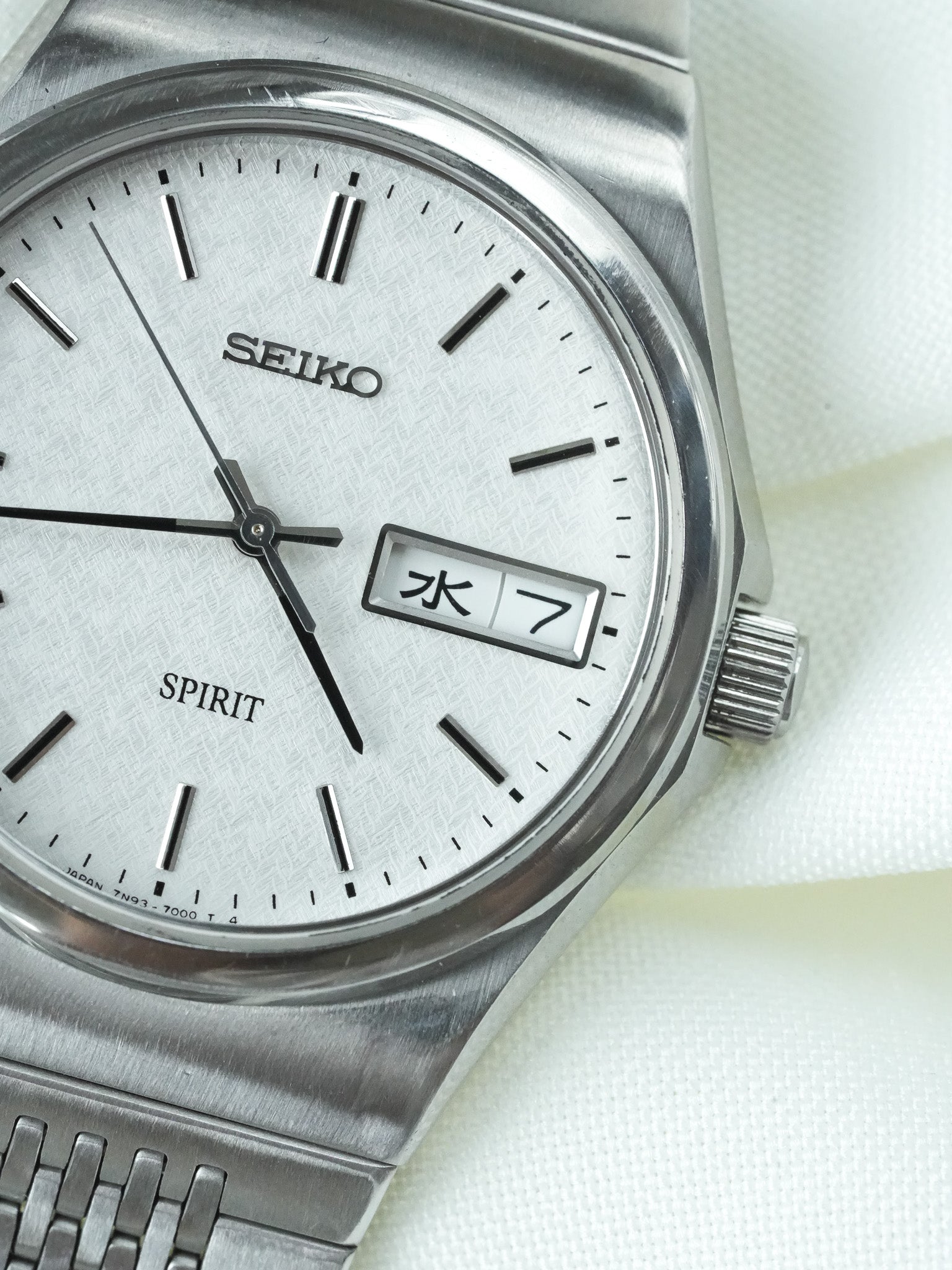 ساعة Seiko فينتاج Spirit - Daydate Kanji من الفولاذ بنقشة Chevron (1998) 