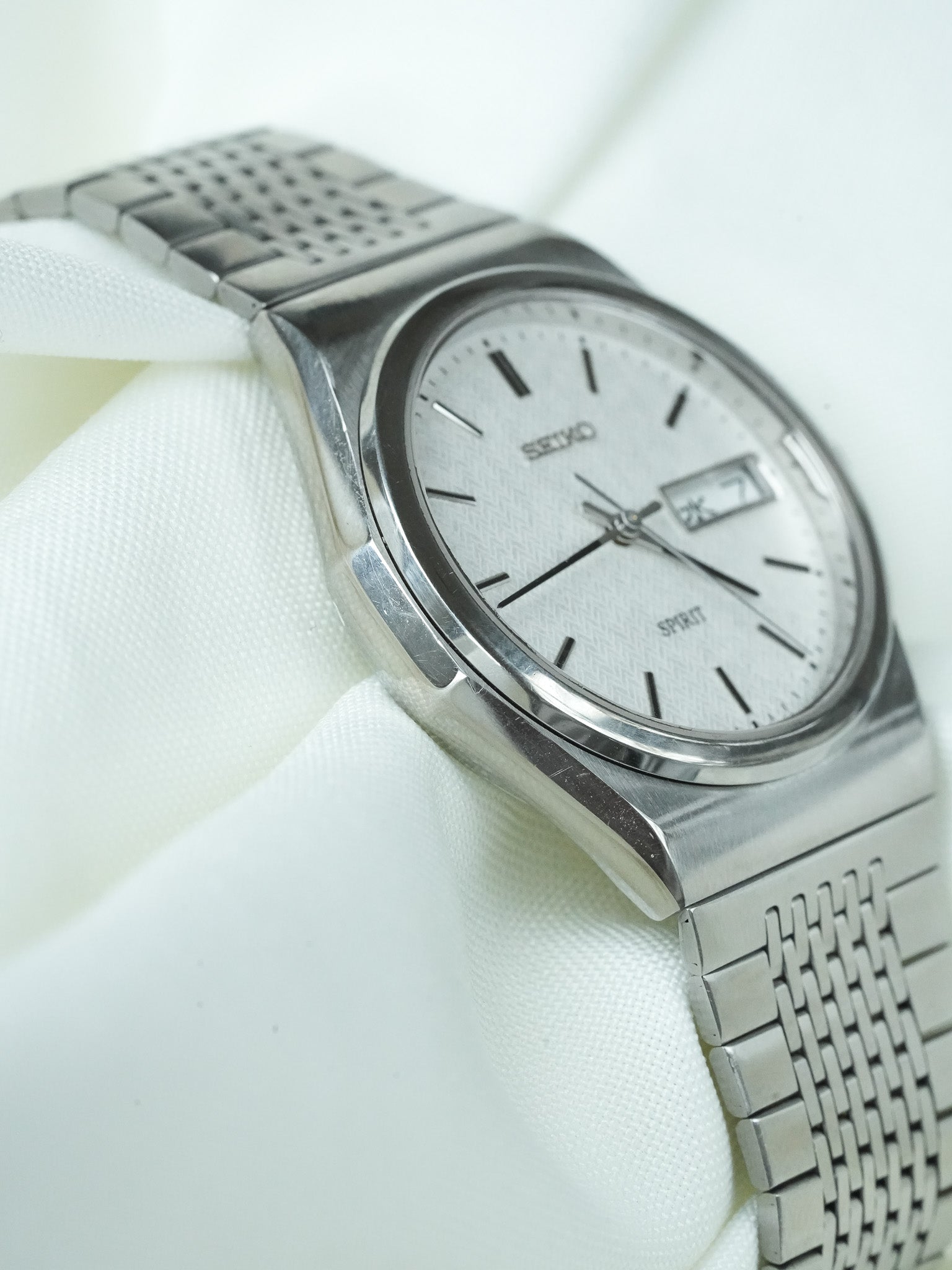 ساعة Seiko فينتاج Spirit - Daydate Kanji من الفولاذ بنقشة Chevron (1998) 