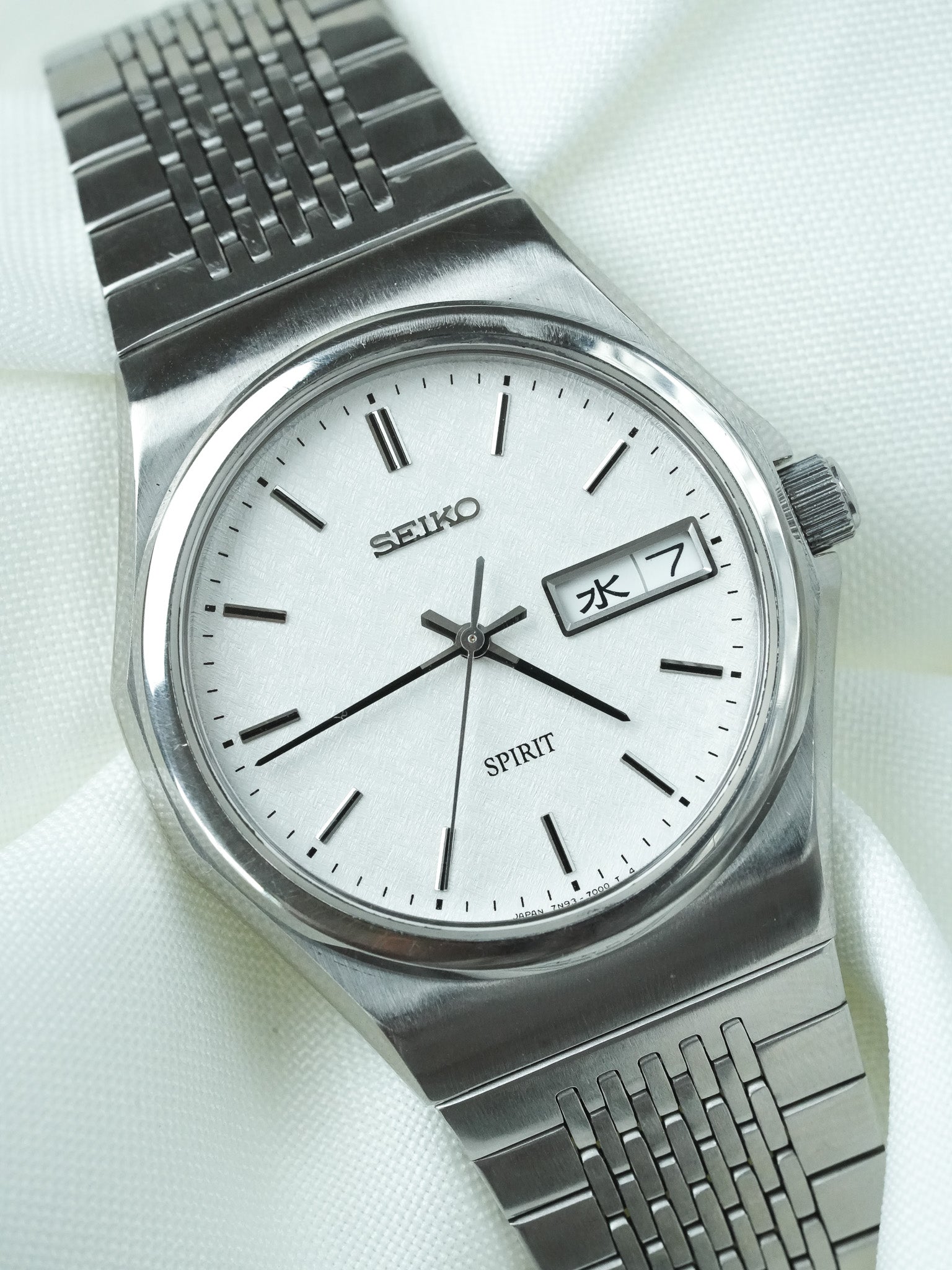 ساعة Seiko فينتاج Spirit - Daydate Kanji من الفولاذ بنقشة Chevron (1998) 
