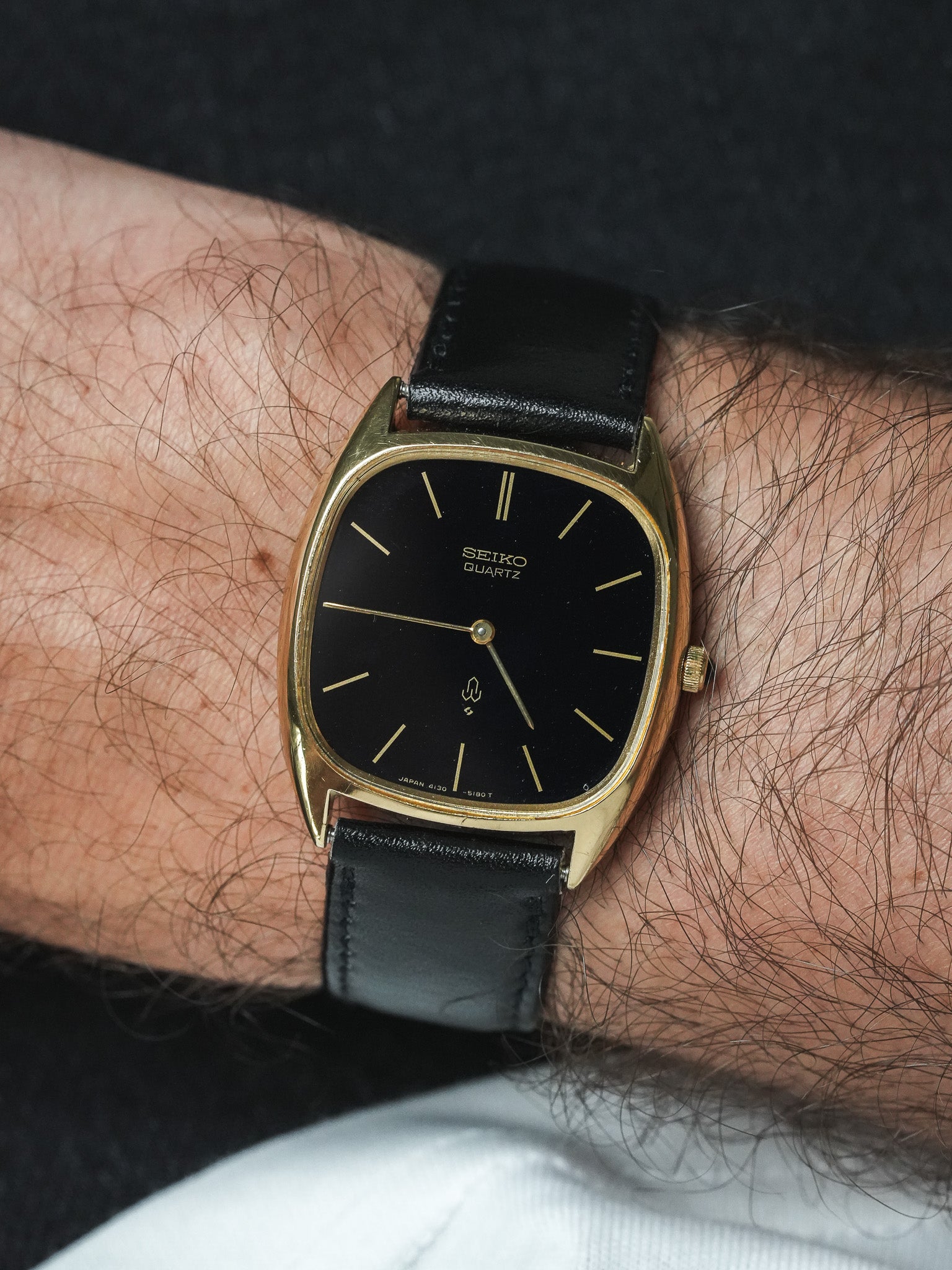 Montre Seiko Vintage - Tonneau Or Cadran Noir Étoilé (1977)