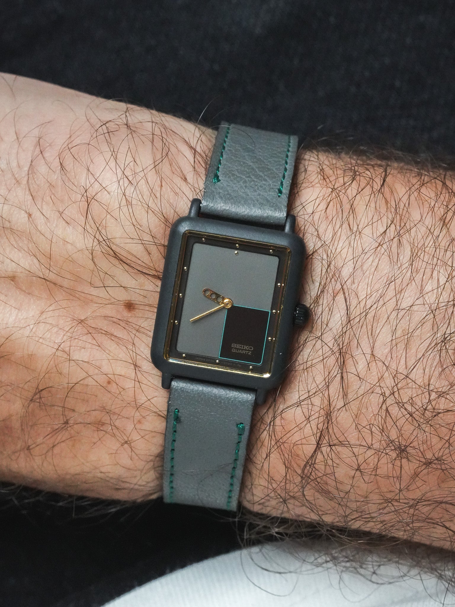 Montre Seiko Vintage - Tank Futuriste Anthracite (1996)