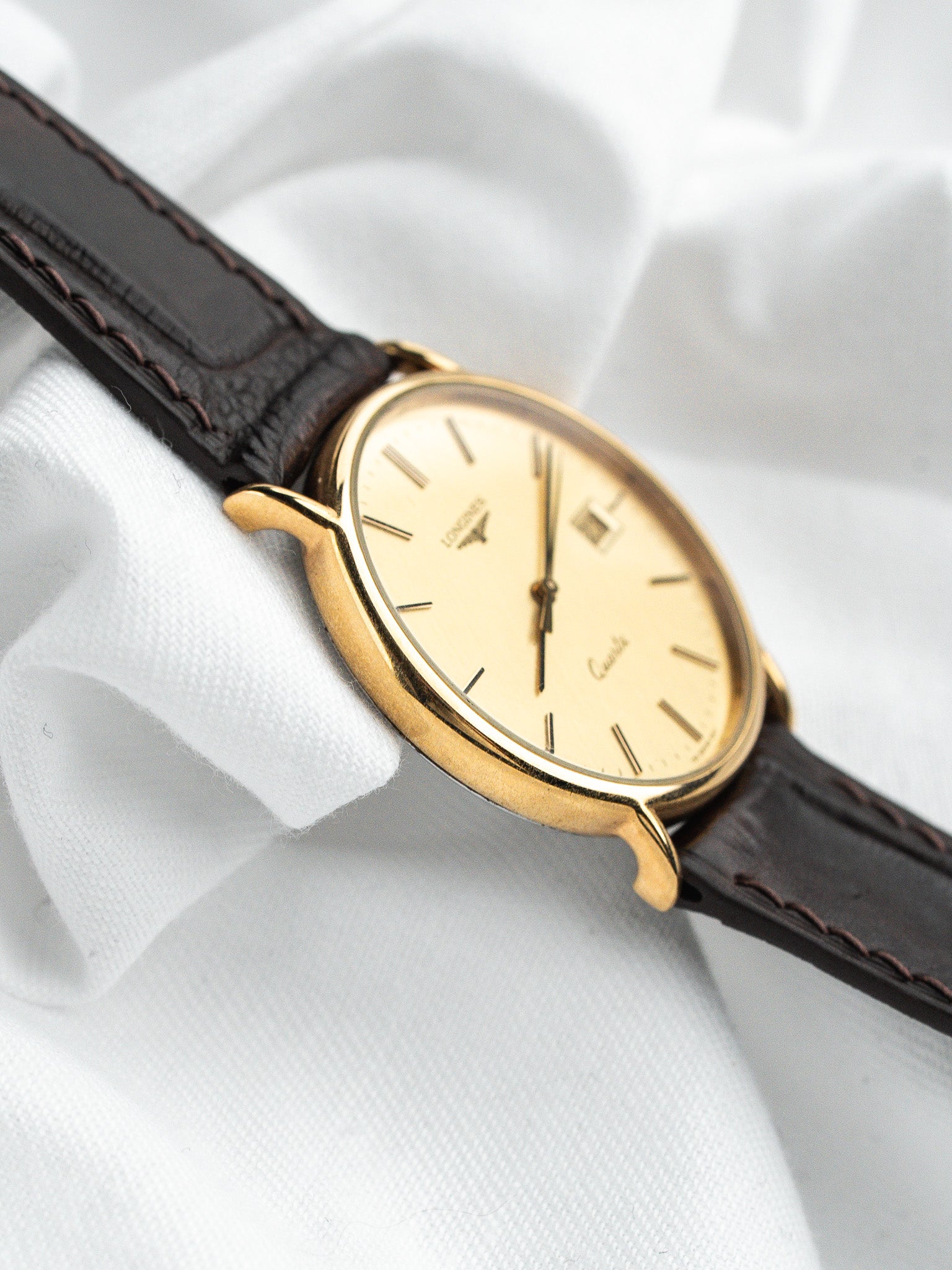Longines Quartz Plaquée Or — Cadran Doré Tapissé Date (1980s)