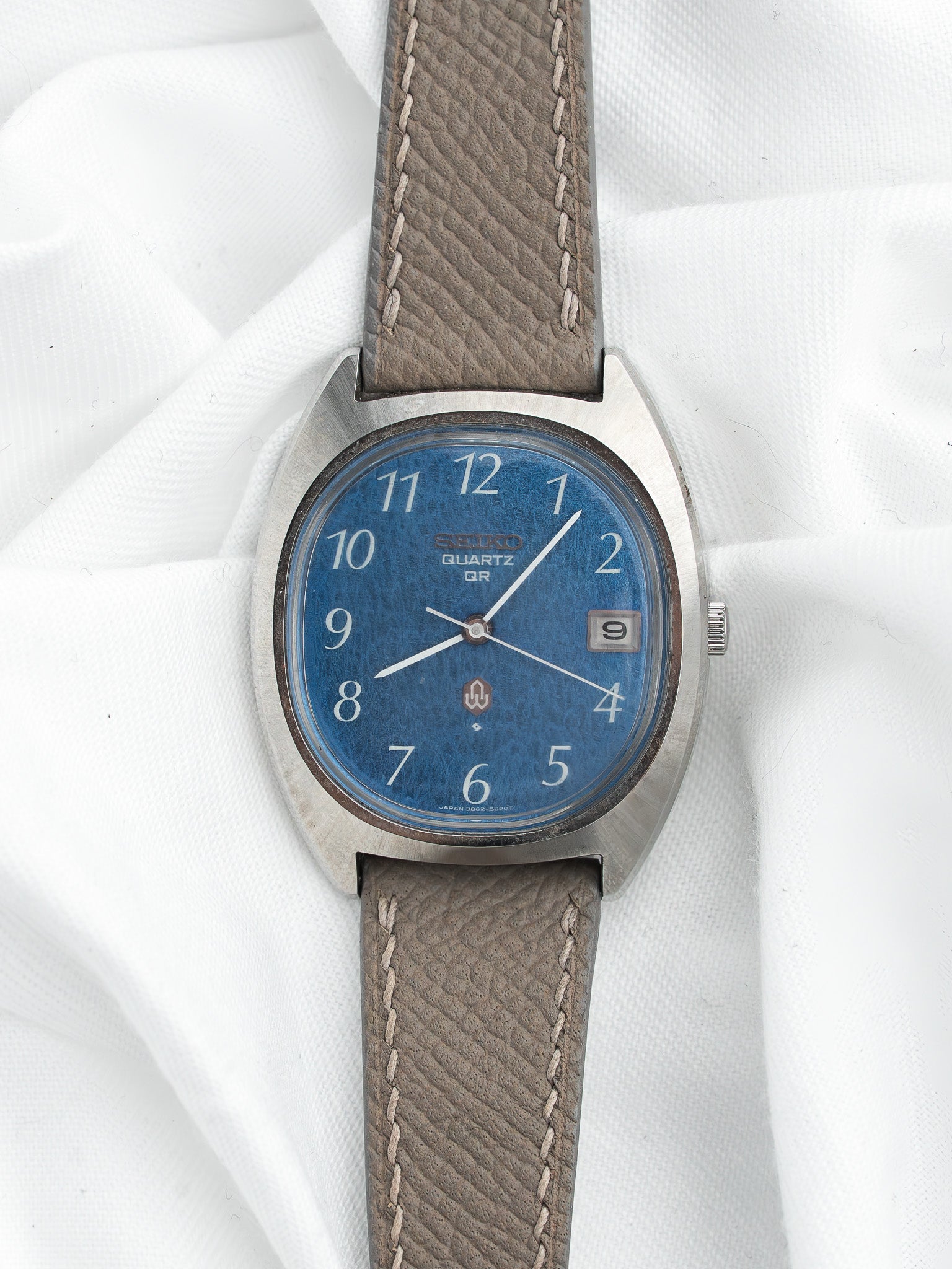 Montre Seiko Quartz QR 3862-5010 — Cadran Bleu Boîtier Coussin (1974)