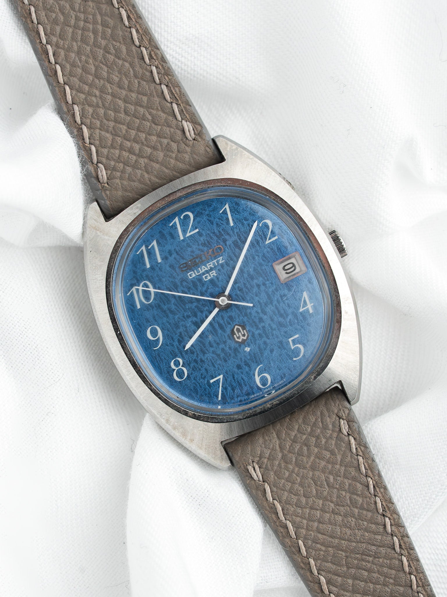 Montre Seiko Quartz QR 3862-5010 — Cadran Bleu Boîtier Coussin (1974)