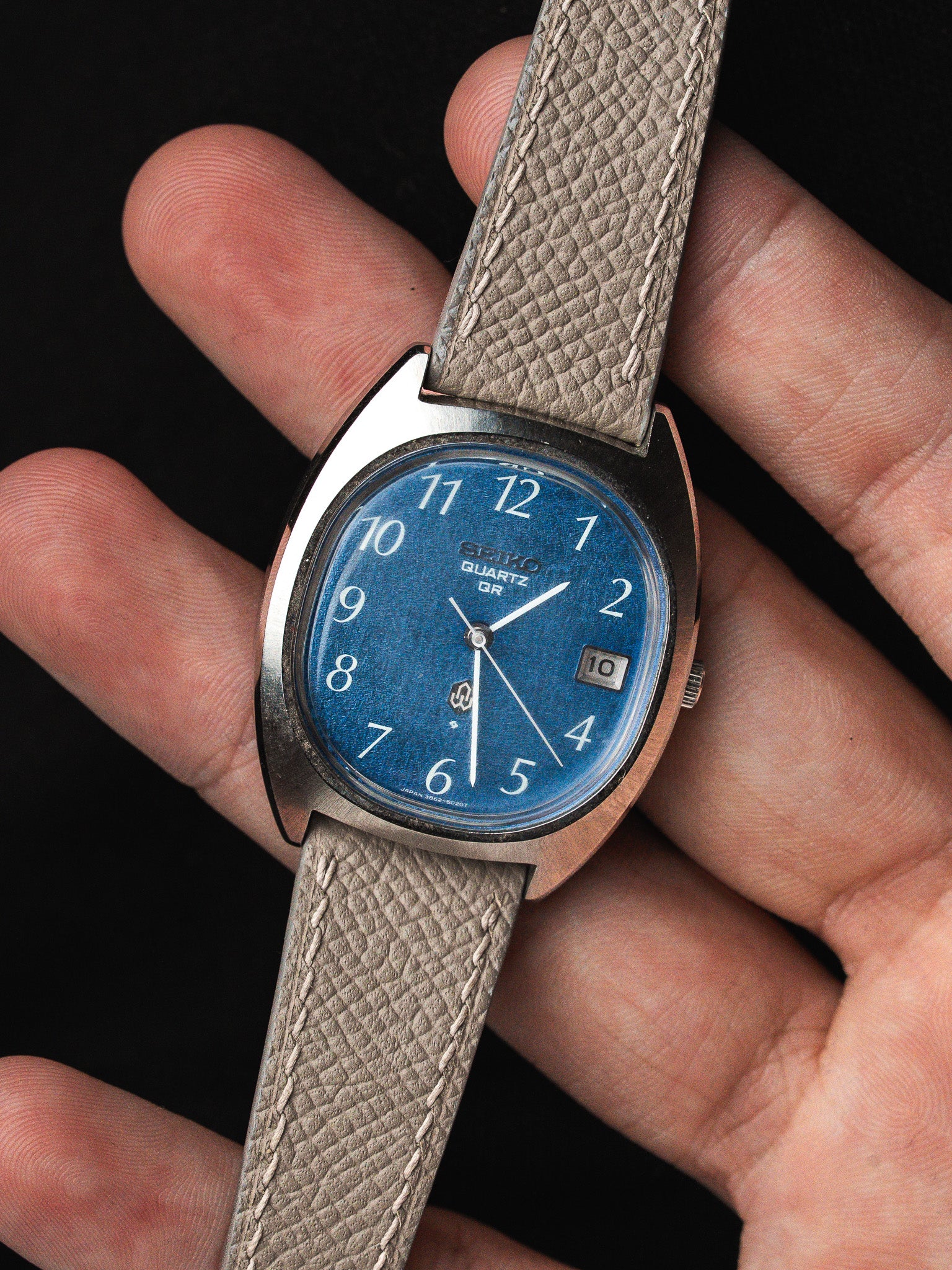 Montre Seiko Quartz QR 3862-5010 — Cadran Bleu Boîtier Coussin (1974)