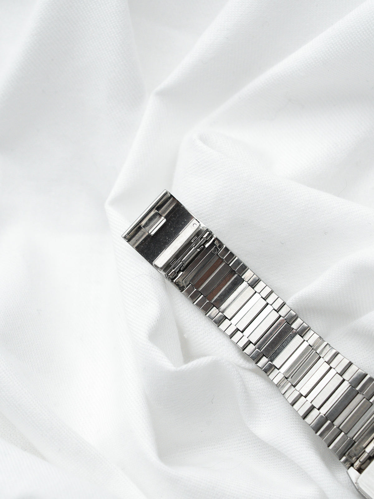Lunetta lucidata e fianchi spazzolati - Orologio Seiko Quartz 7431-5360 - Atelier Victor