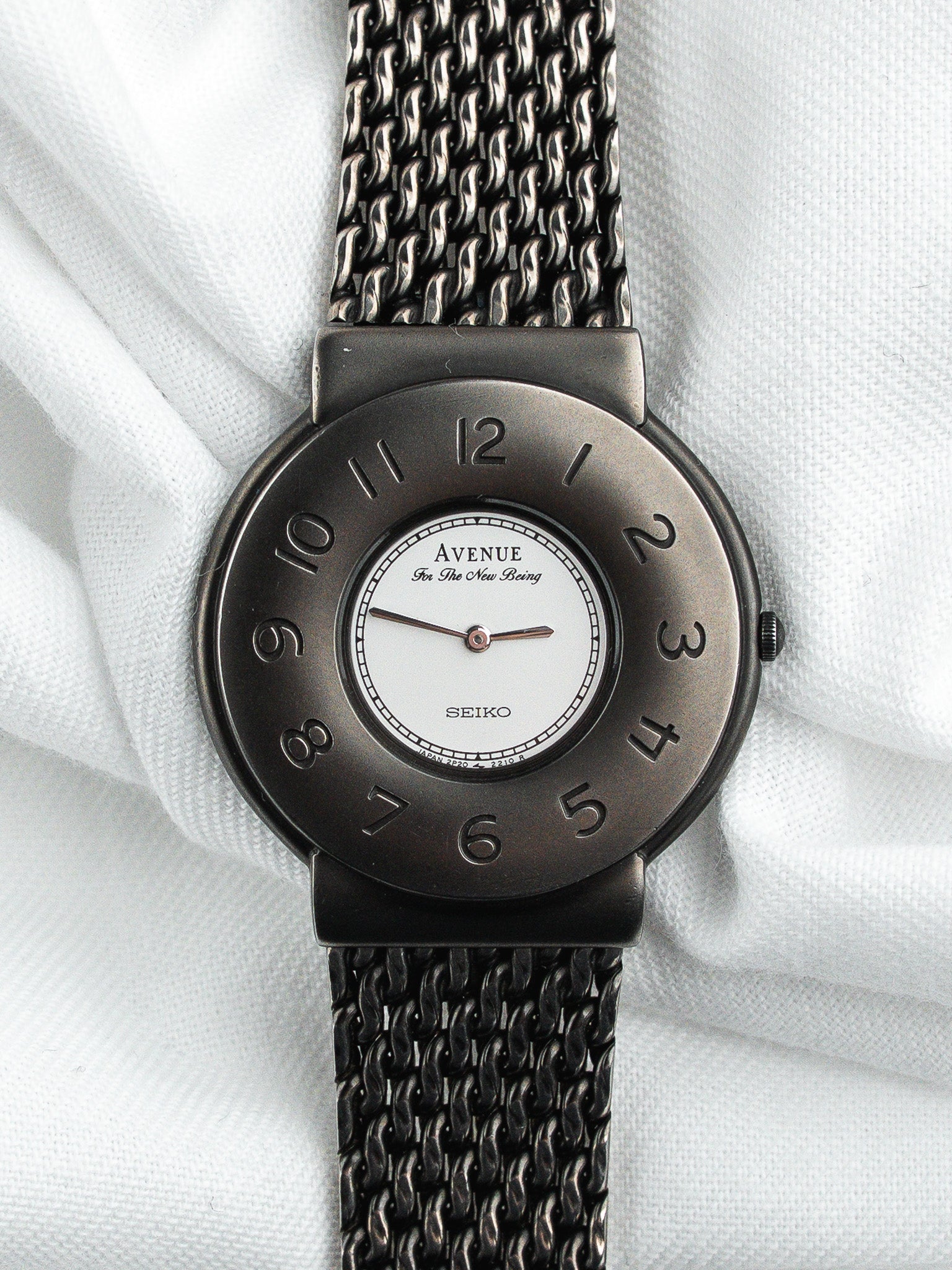 Seiko Avenue Watch 2P20-0560 — Lünette mit erhabenen Ziffern (1997) 