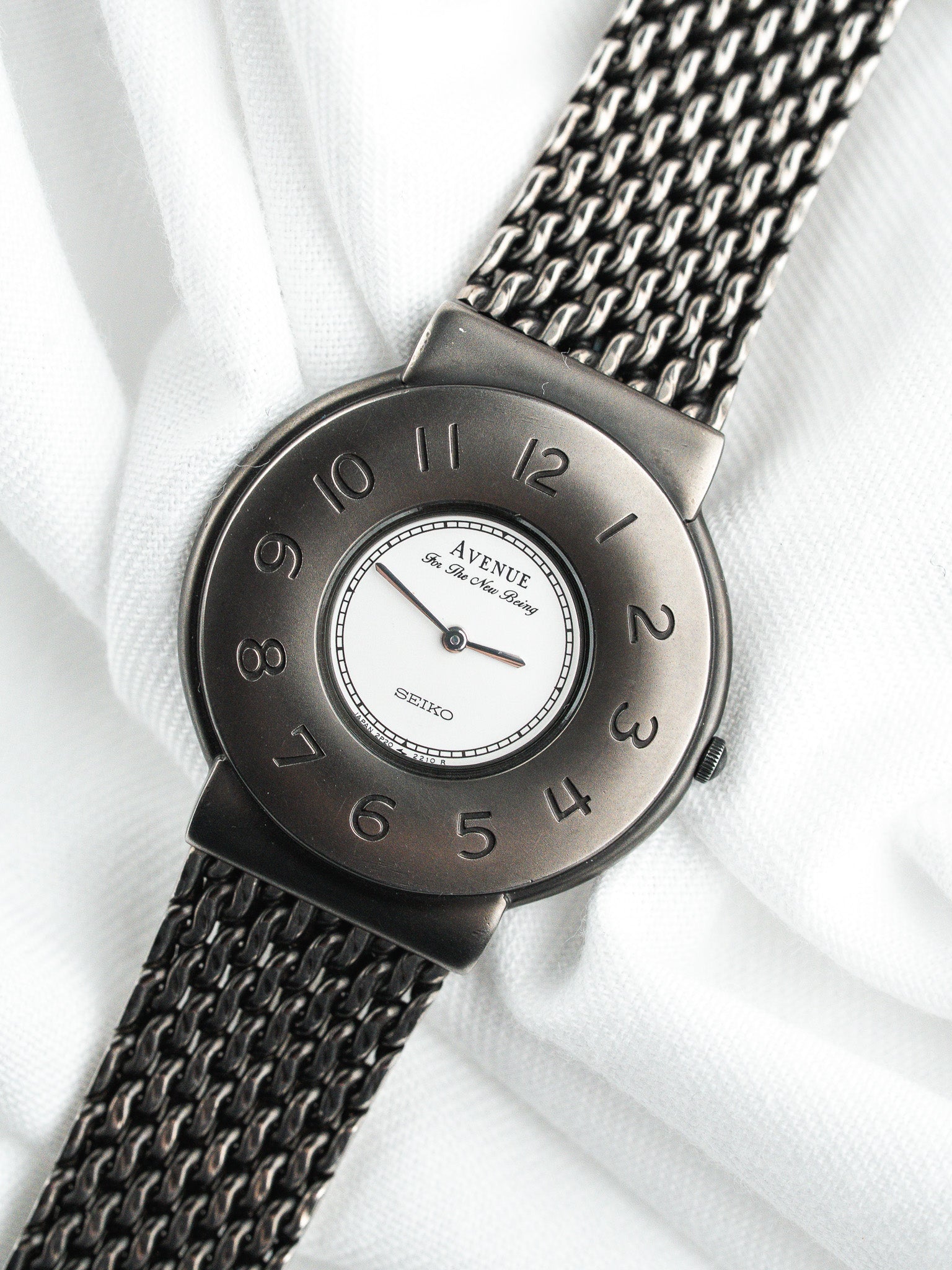 Seiko Avenue Watch 2P20-0560 — Lünette mit erhabenen Ziffern (1997) 