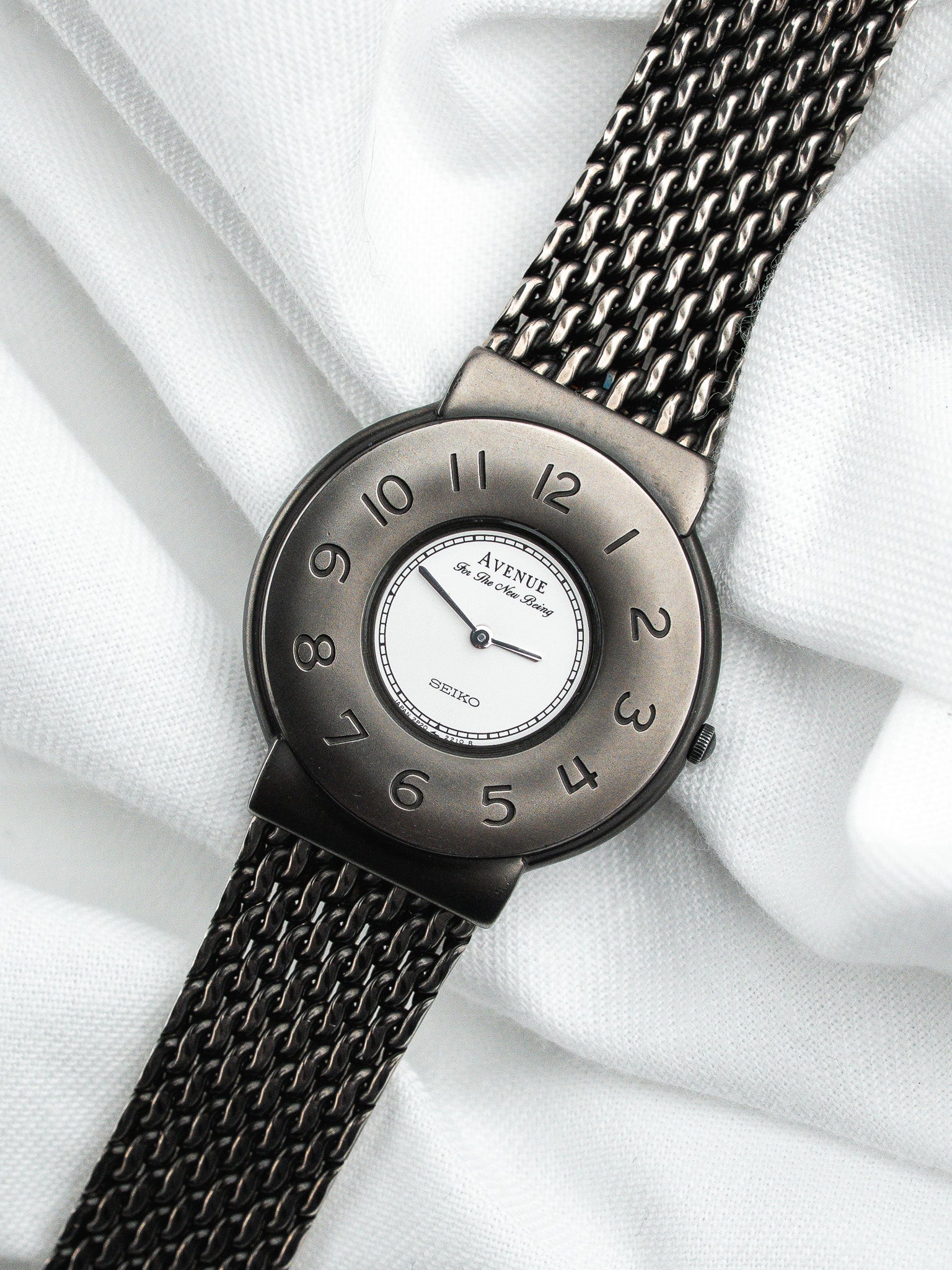 Seiko Avenue Watch 2P20-0560 — Lünette mit erhabenen Ziffern (1997) 